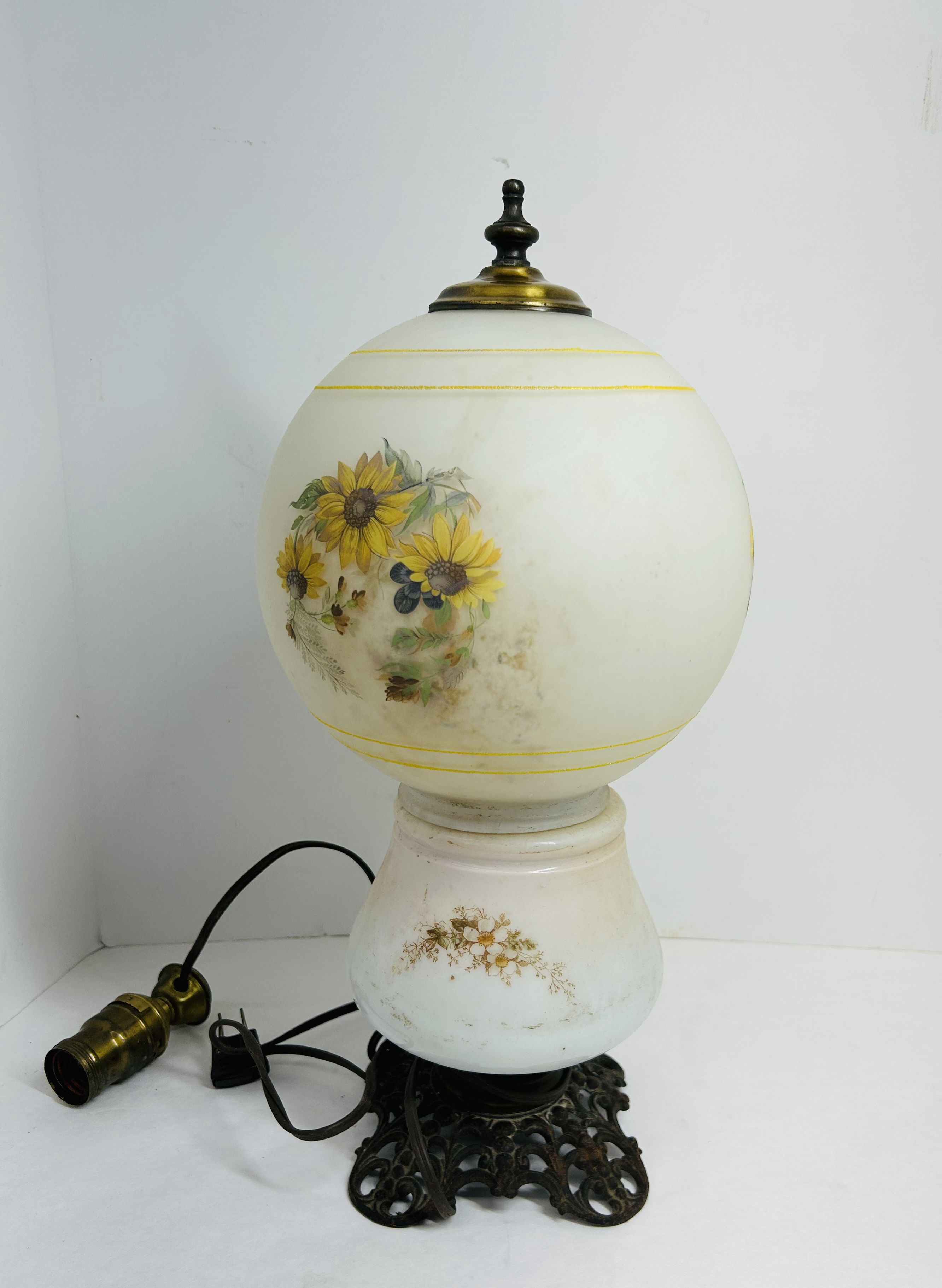 VICTORIAN STYLE MILK GLASS LAMP, 1950
