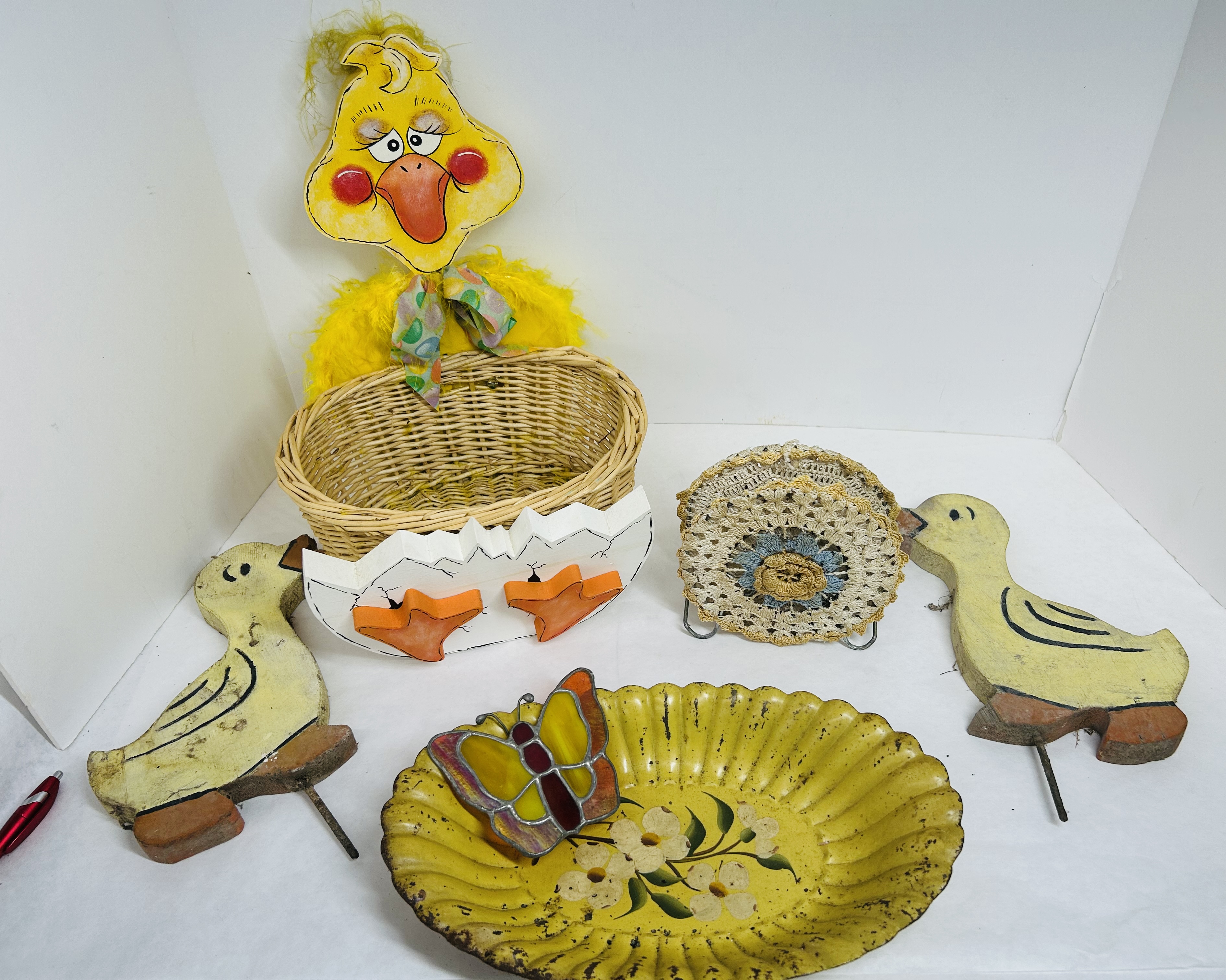 AMERICANA DECORATIVE HOUSEHOLD OBJECTS, 20TH CENTURY