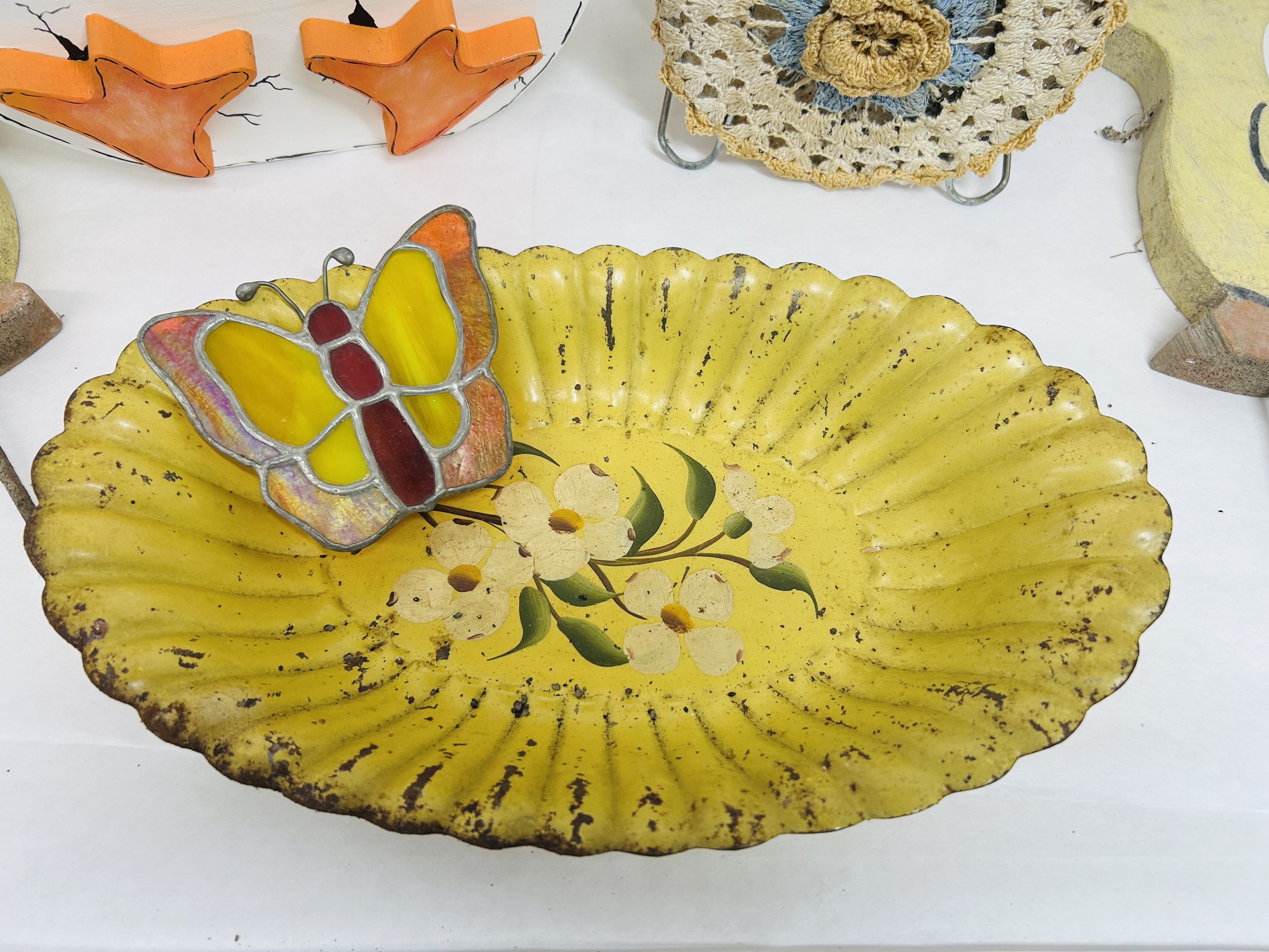 AMERICANA DECORATIVE HOUSEHOLD OBJECTS, 20TH CENTURY