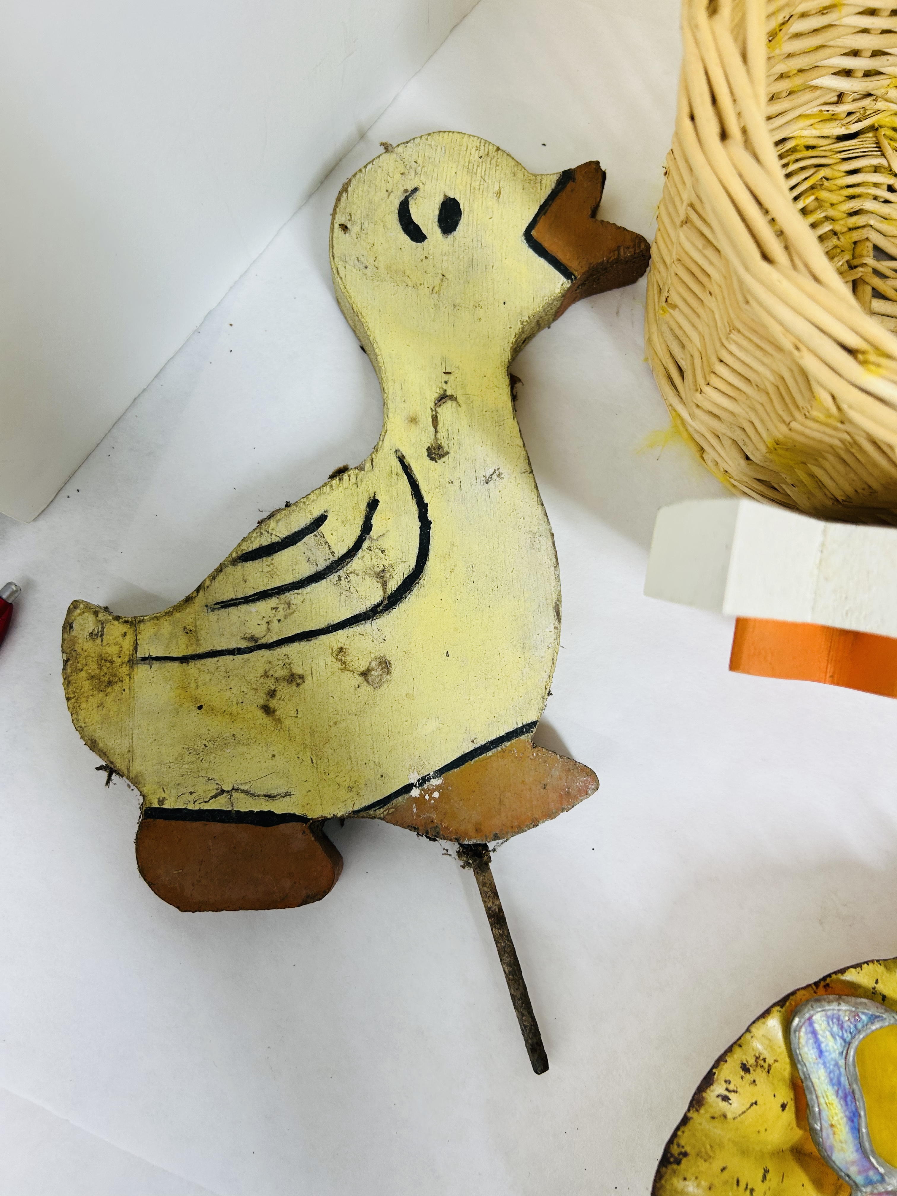 AMERICANA DECORATIVE HOUSEHOLD OBJECTS, 20TH CENTURY