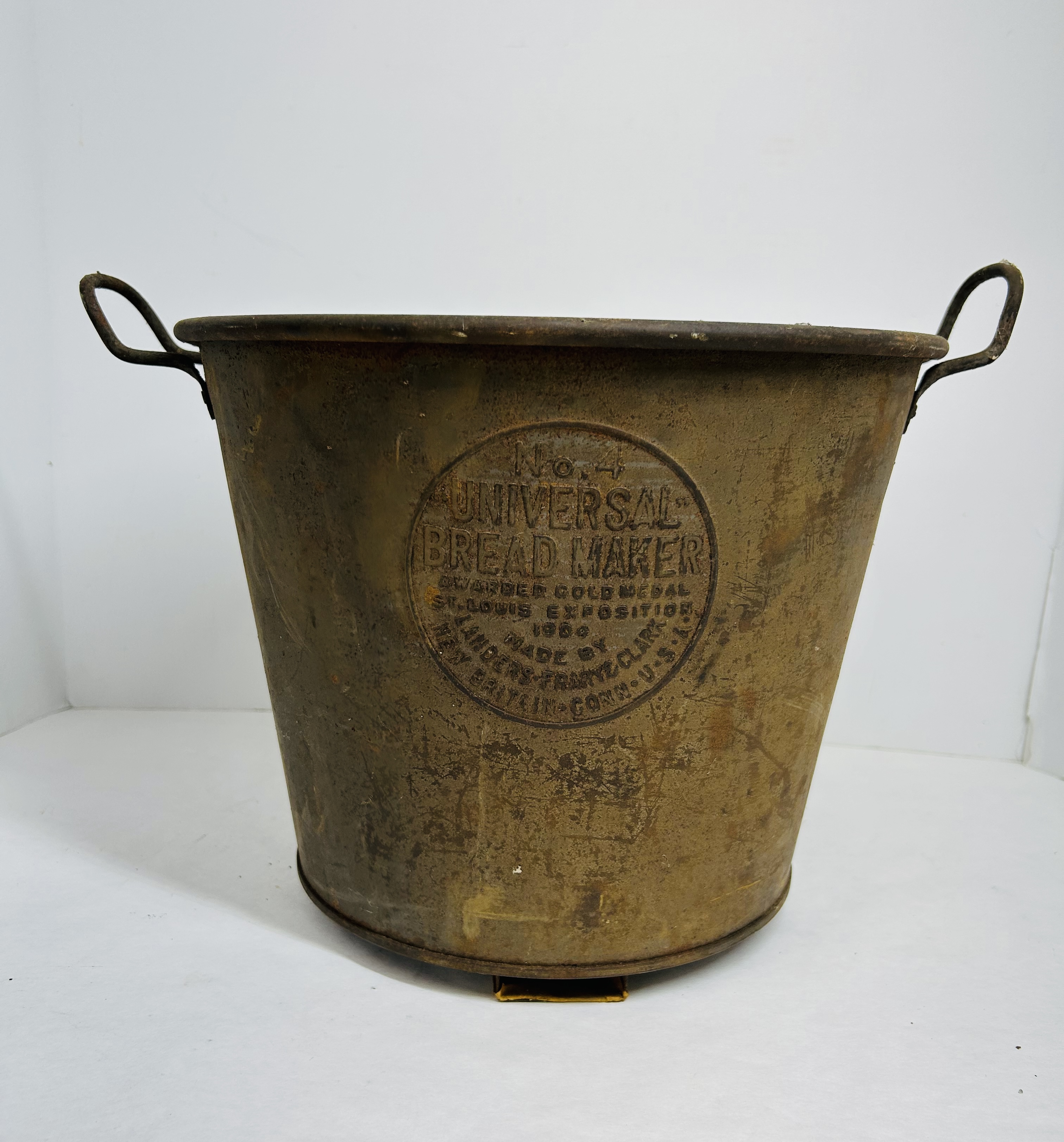 LANDERS FRARY & CLARK BREAD MAKER 1904