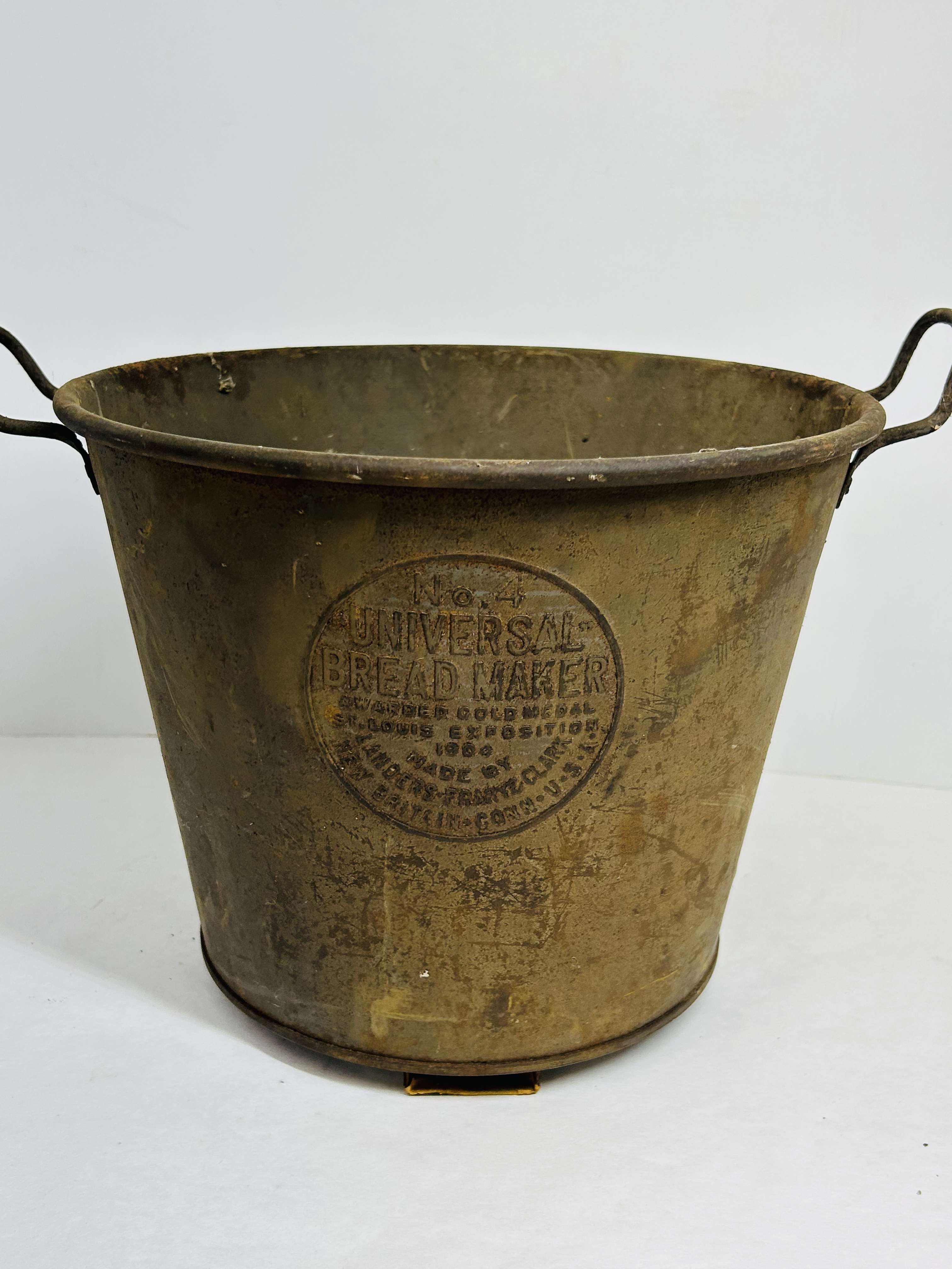 LANDERS FRARY & CLARK BREAD MAKER 1904