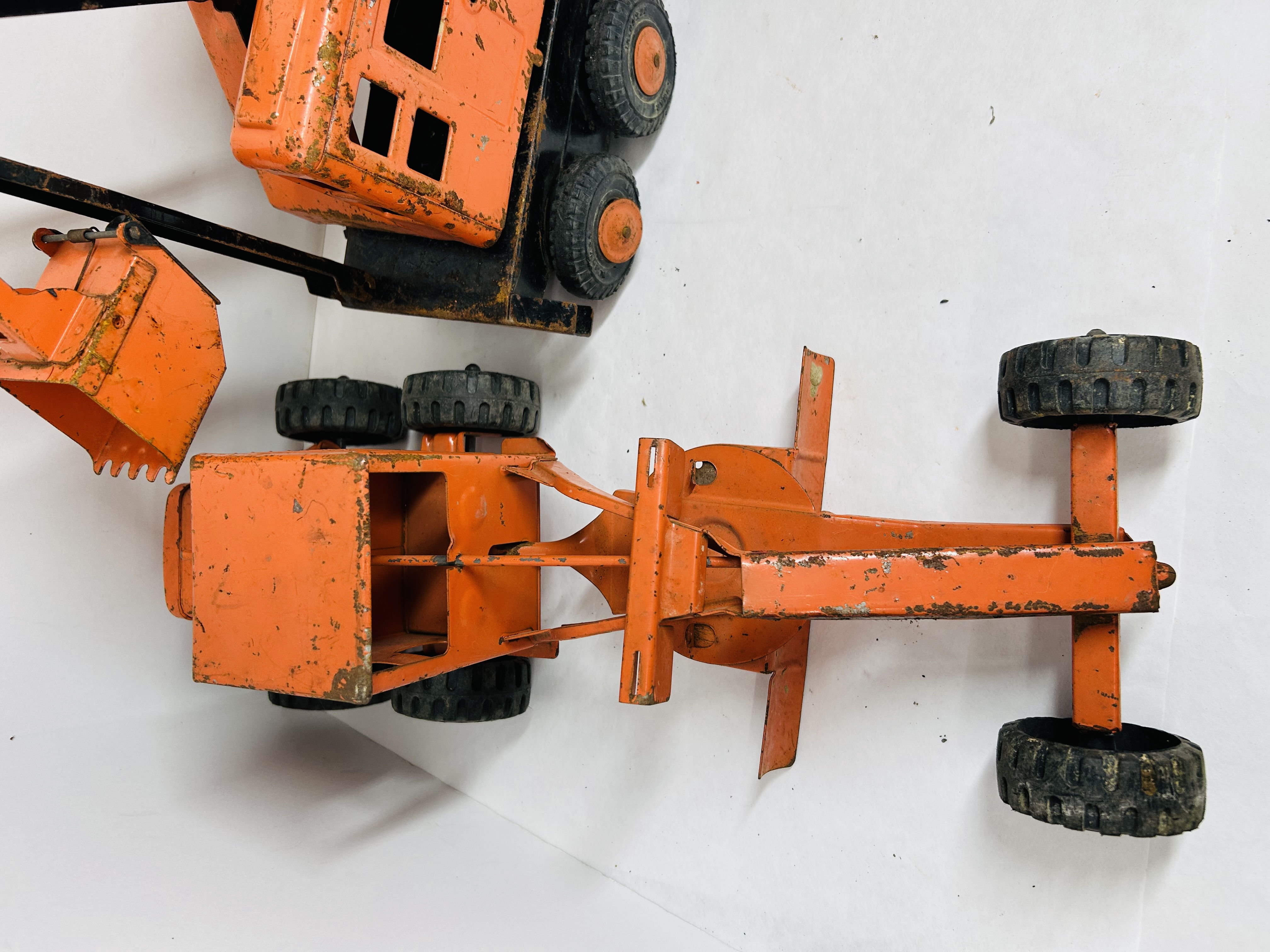 MARX LUMAR PRESSED STEEL CONSTRUCTION TOYS