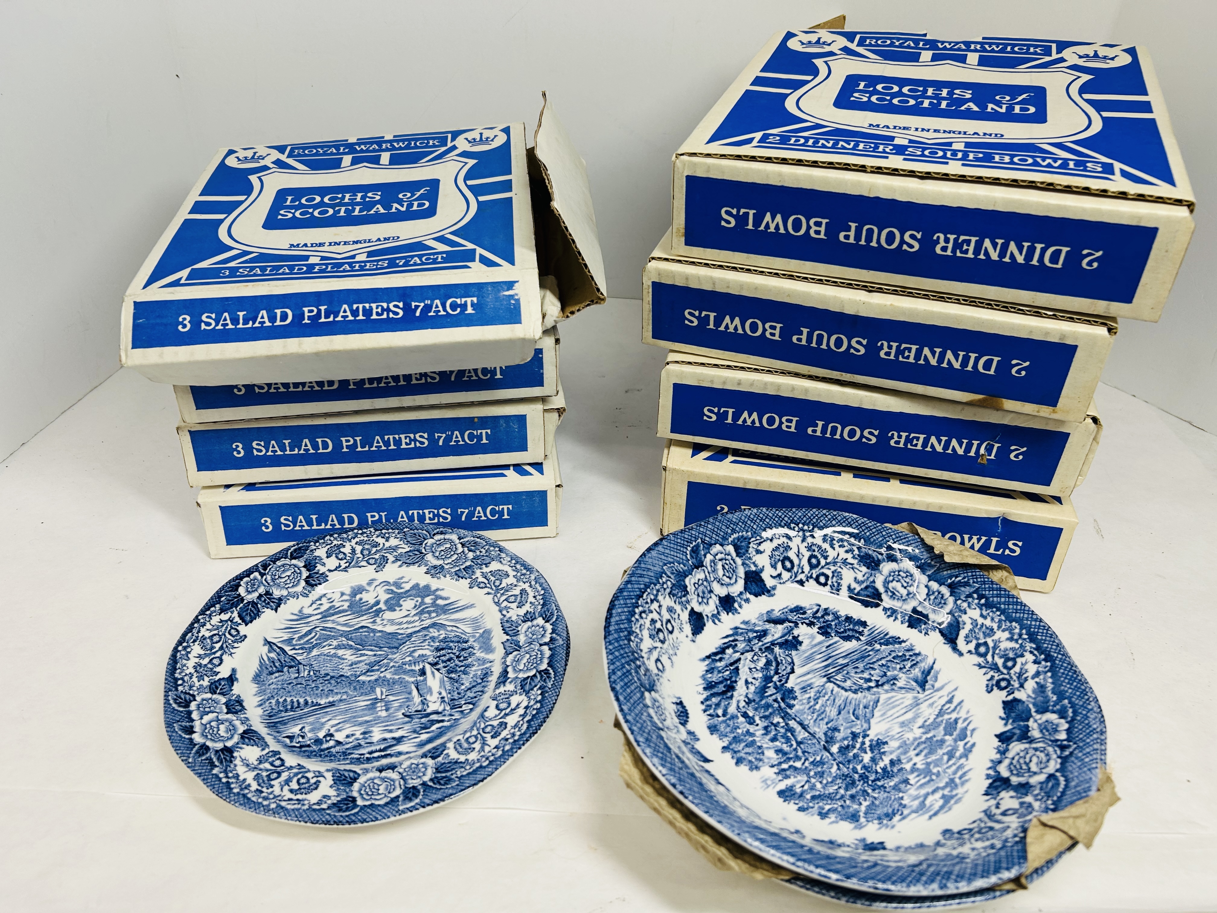 ROYAL WARWICK CERAMIC TABLEWARE, MID-20TH CENTURY