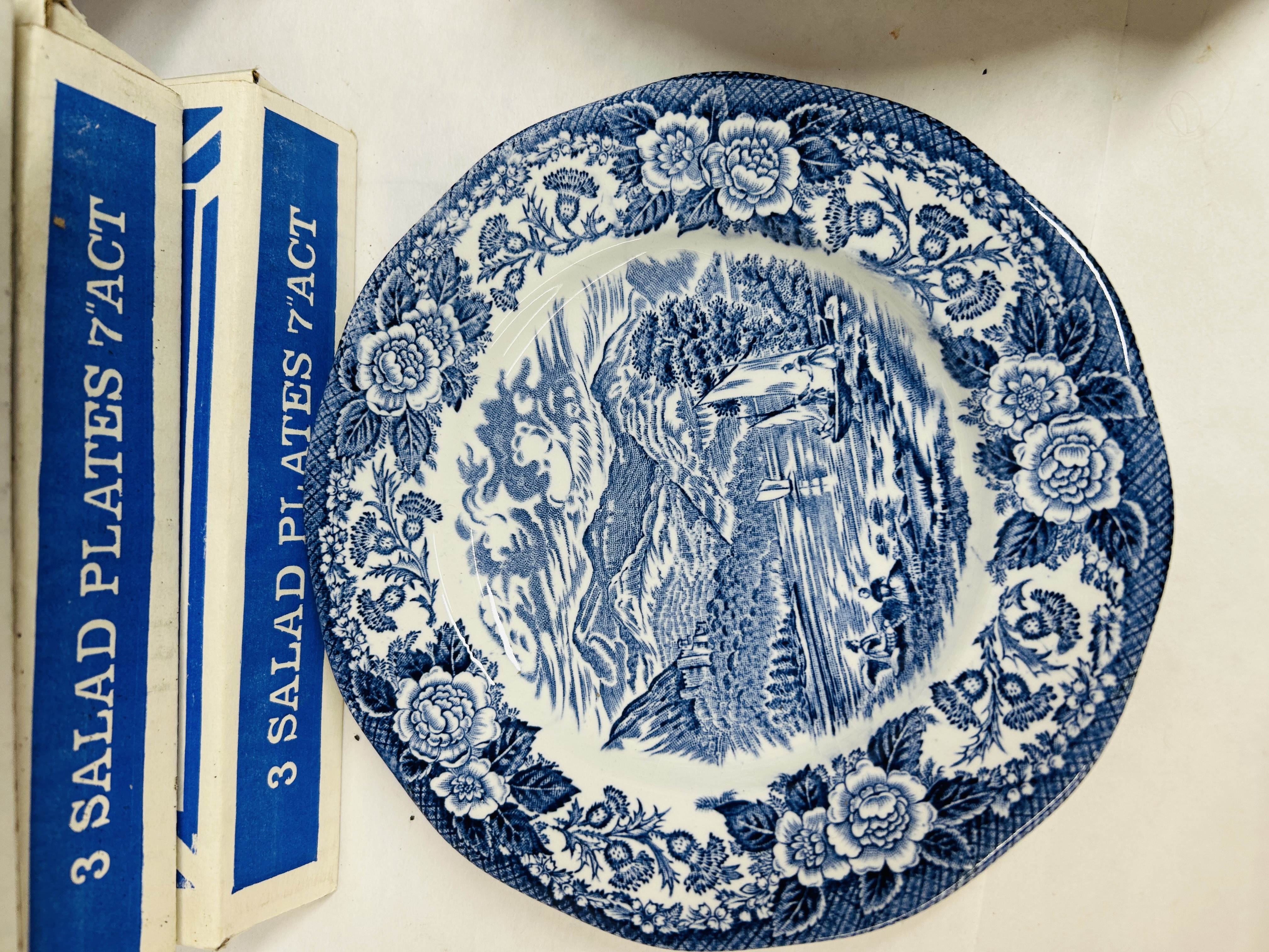 ROYAL WARWICK CERAMIC TABLEWARE, MID-20TH CENTURY