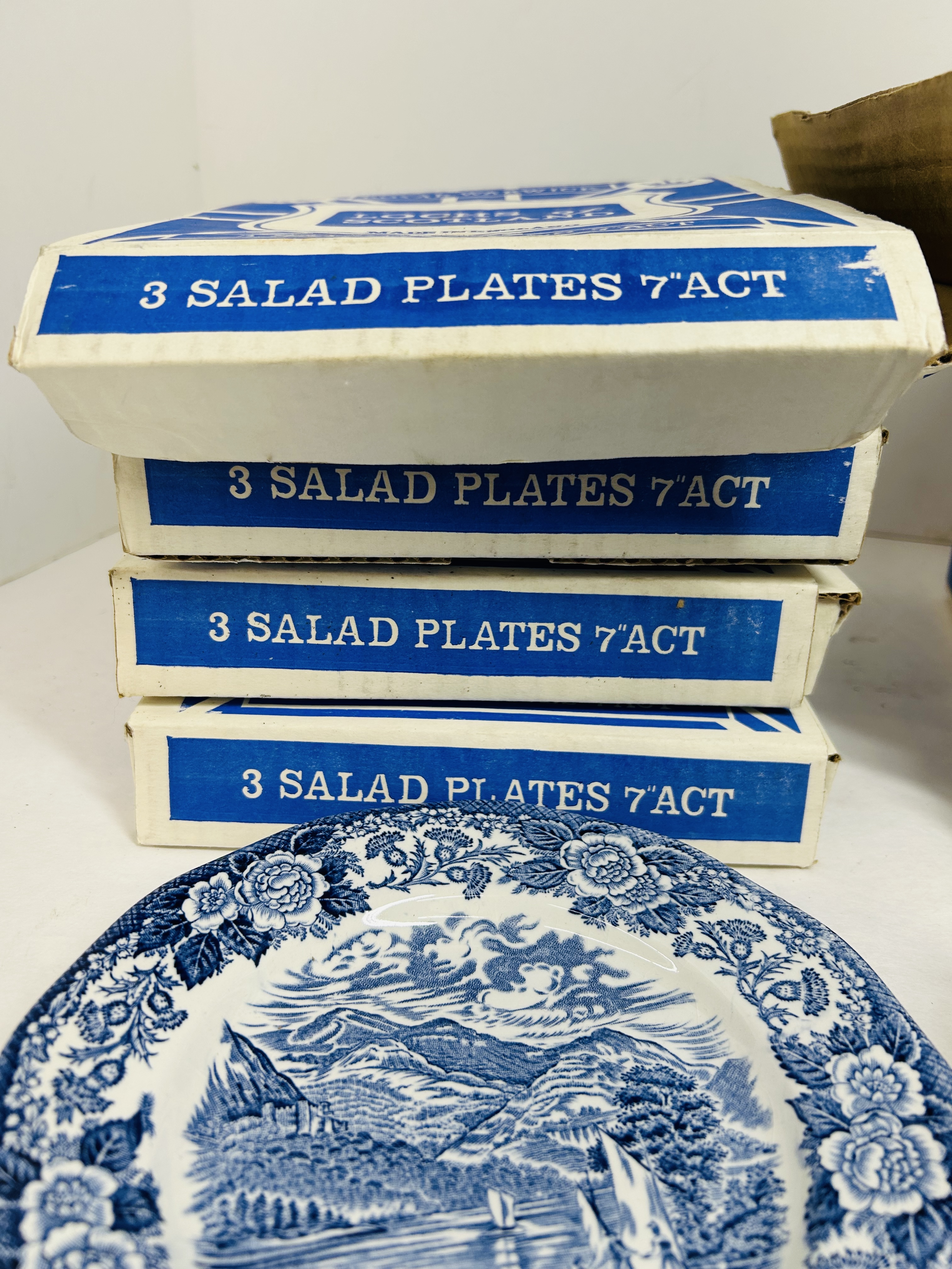 ROYAL WARWICK CERAMIC TABLEWARE, MID-20TH CENTURY