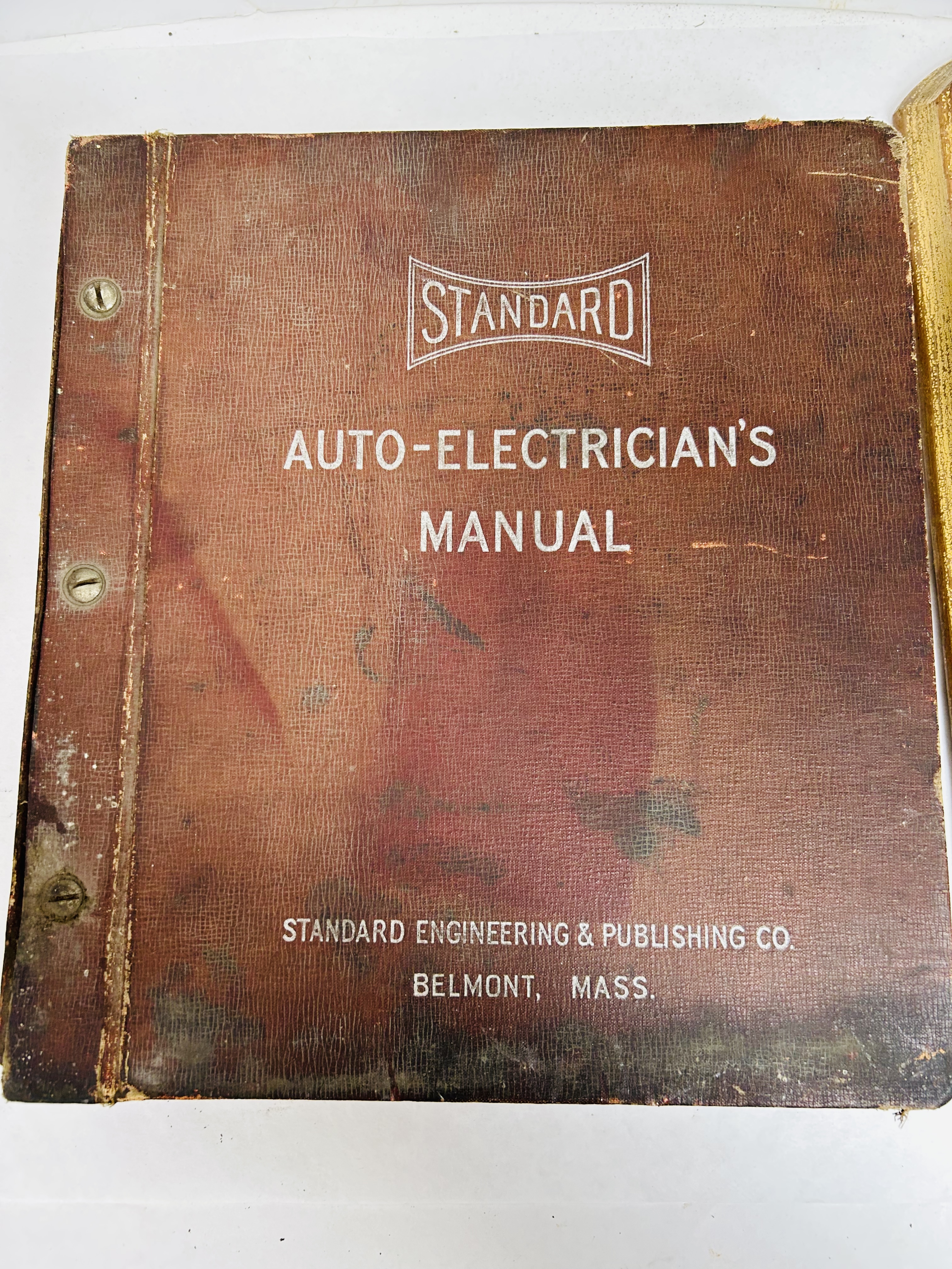 STANDARD MANUAL AND LARK WOOD THERMOMETER, 1933