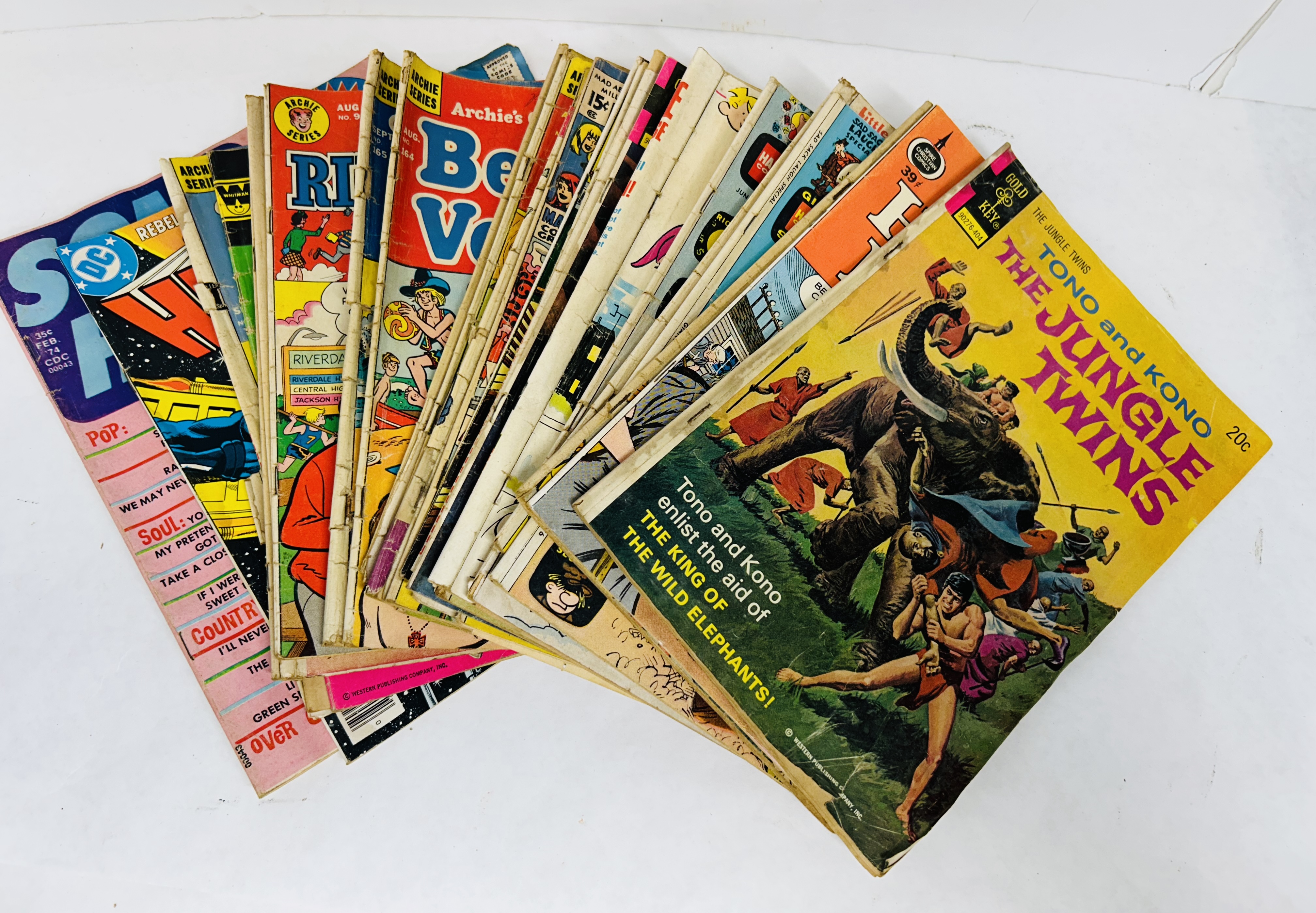 VARIOUS PUBLISHERS, PAPER COMIC BOOKS, 1970S