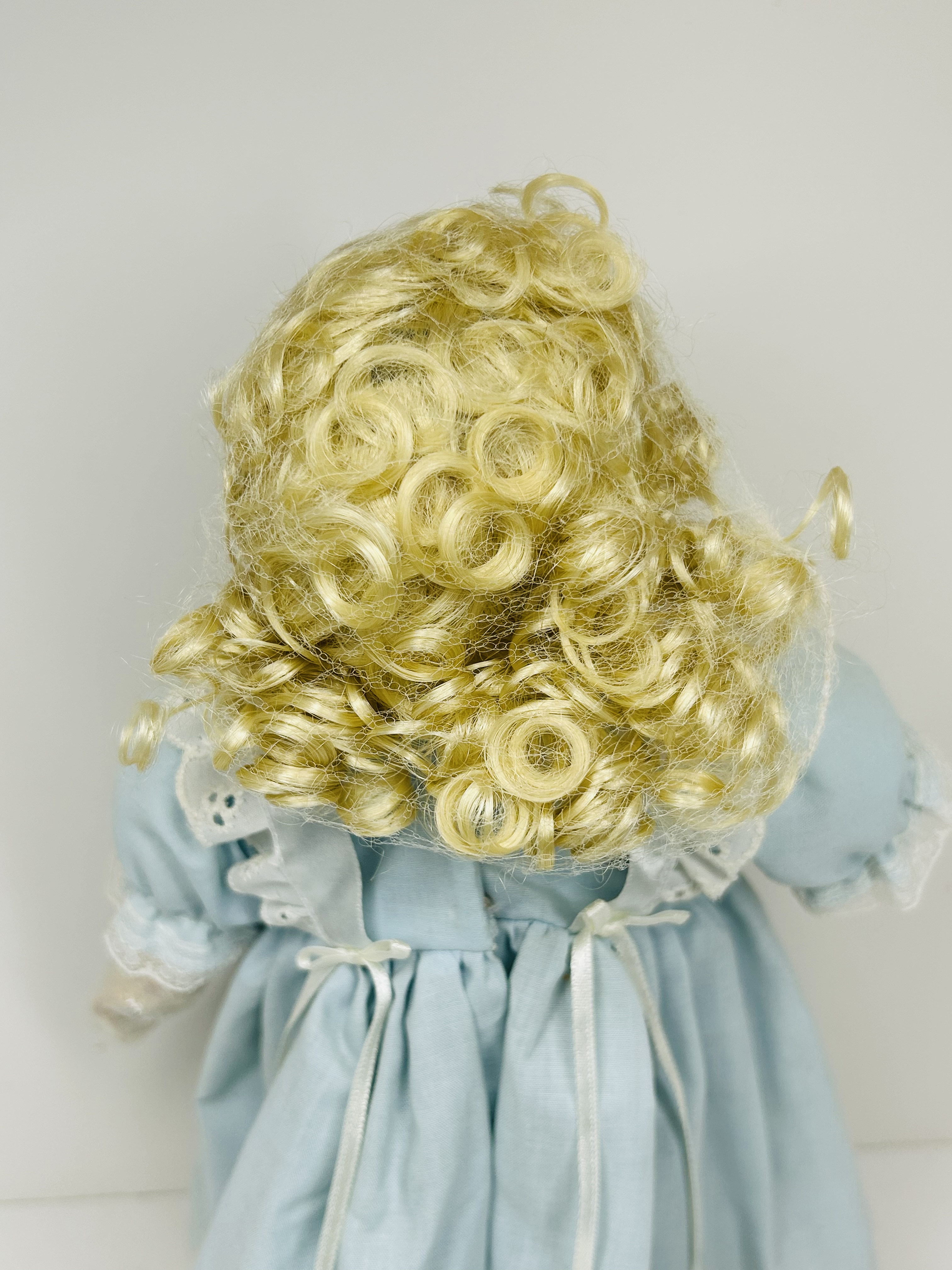 PARADISE GALLERIES ELIZABETH PORCELAIN DOLL, 1991