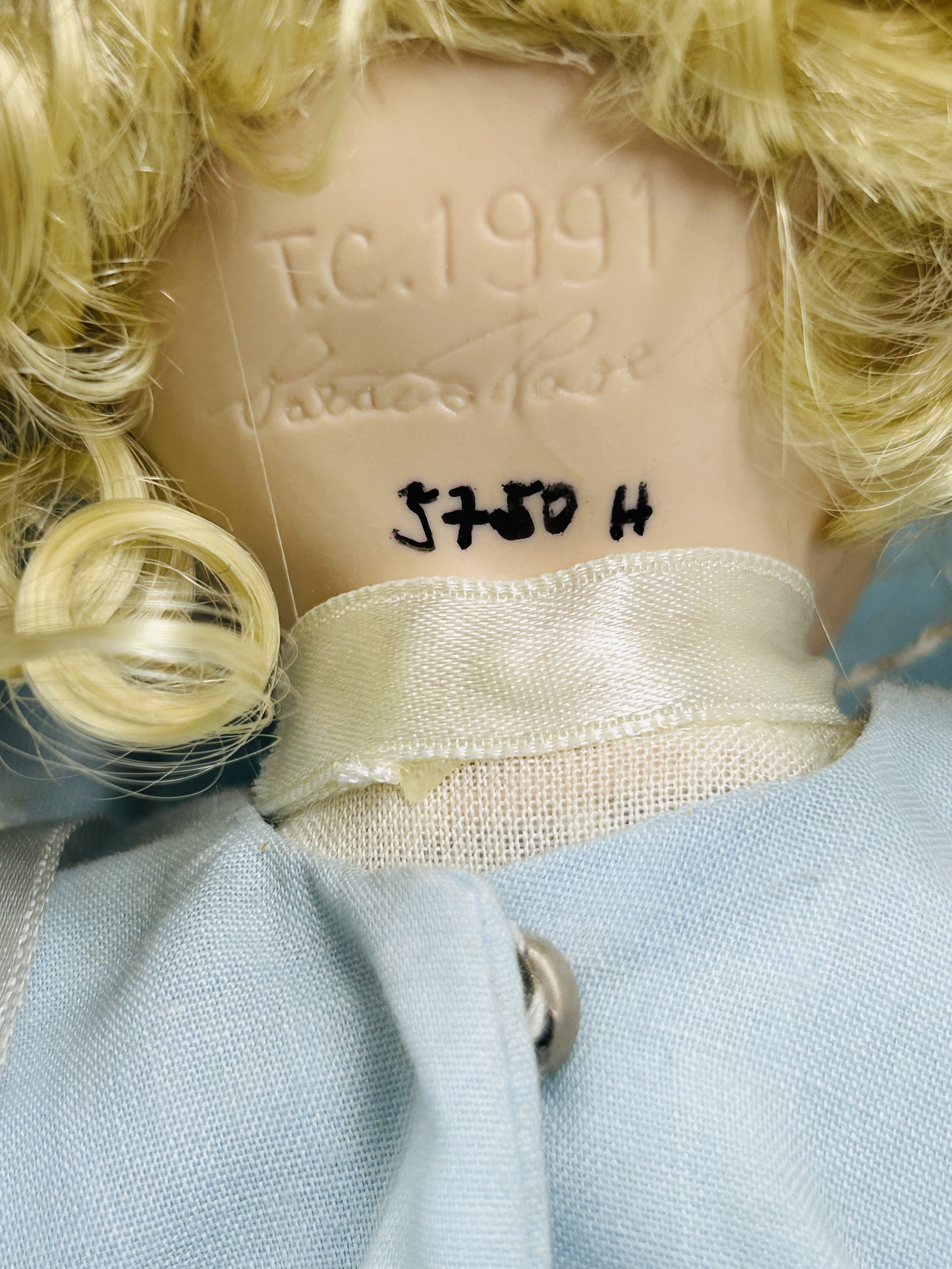 PARADISE GALLERIES ELIZABETH PORCELAIN DOLL, 1991