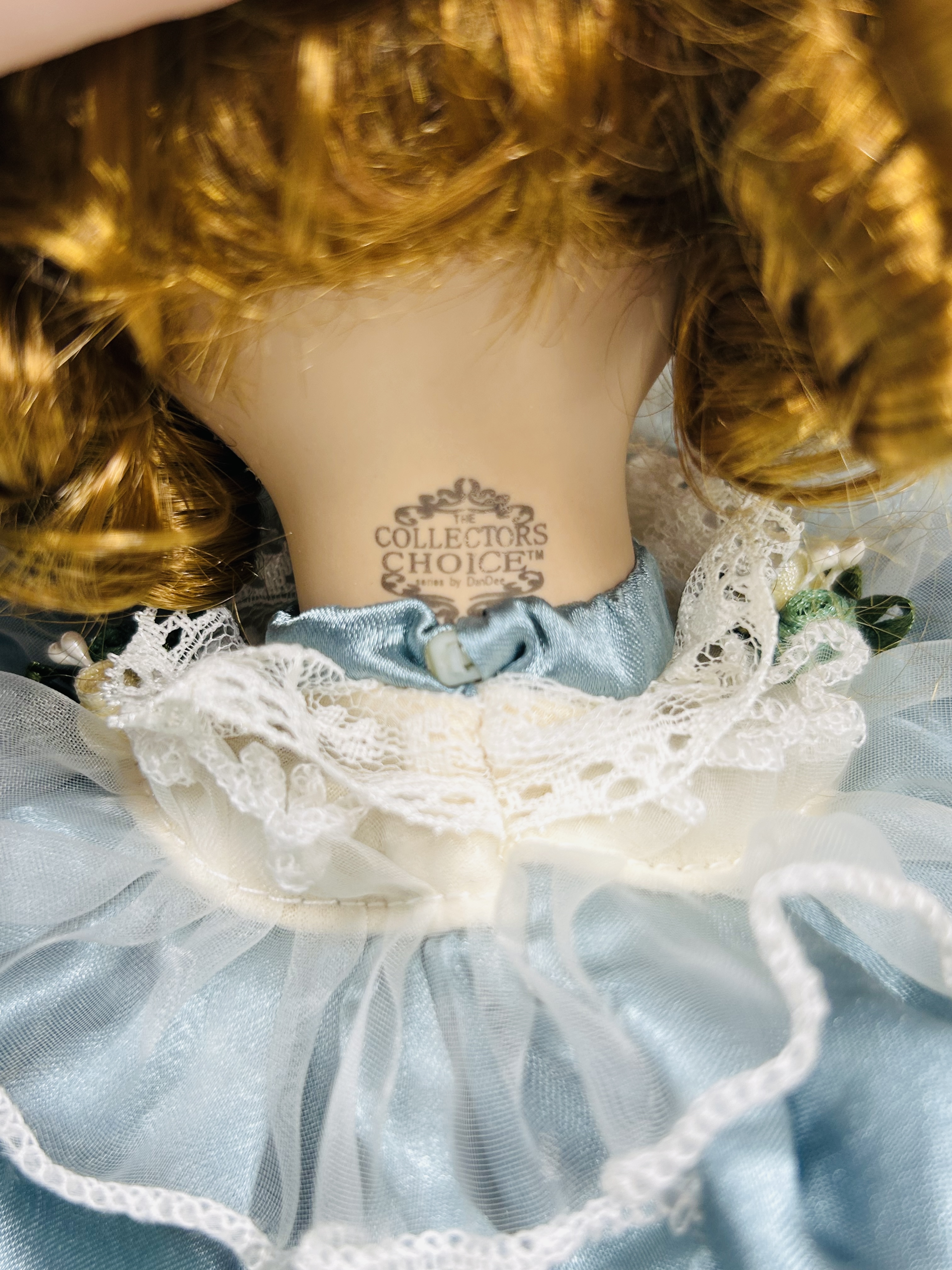 DANDEE PAIR PORCELAIN DOLL BUSTS 1990S