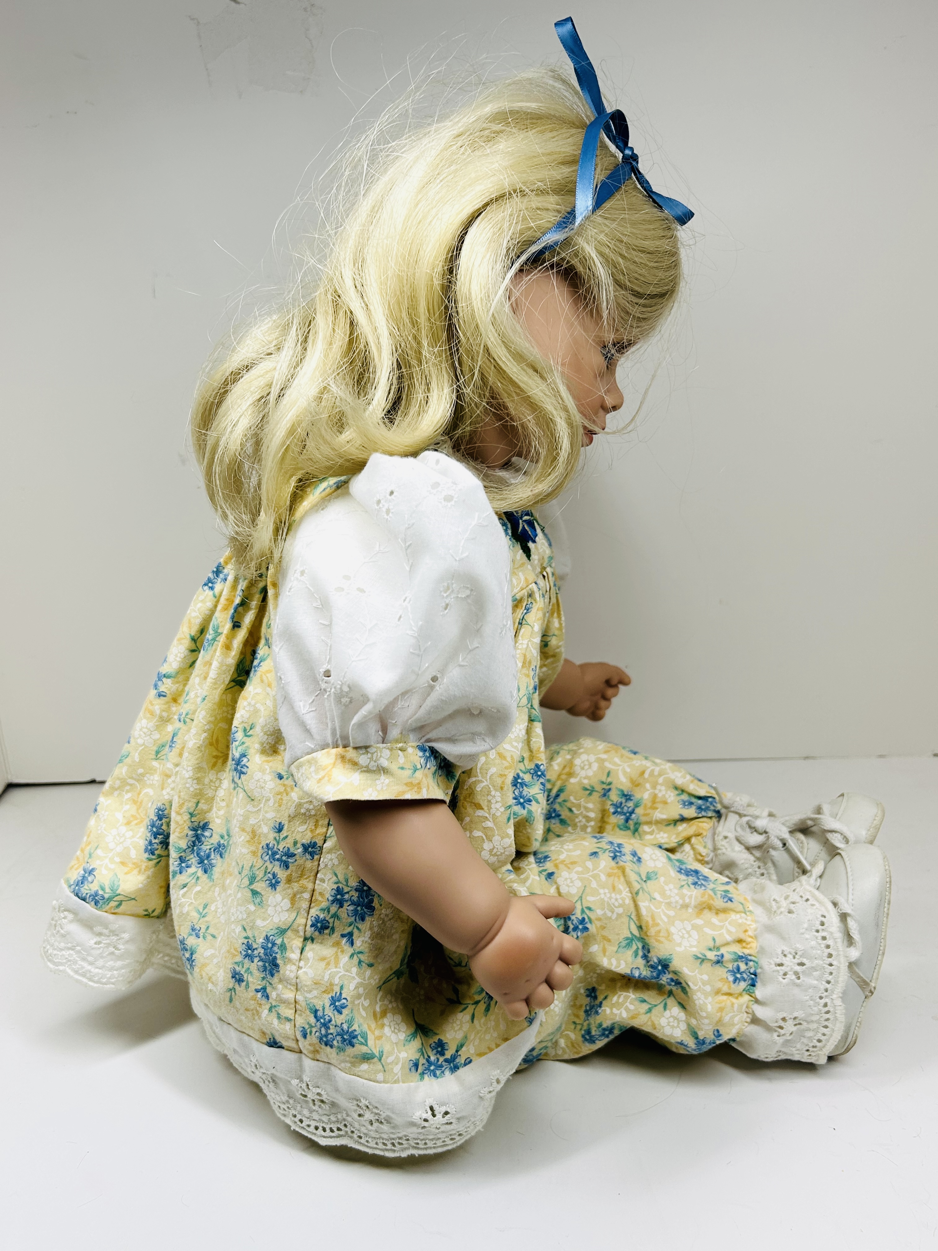 ROYAL VIENNA MCAFOOS VINYL DOLL 1998