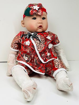 PARADISE GALLERIES MEI DOLL, MODERN. Paradise Galleries collector doll Baby Mei designed by 