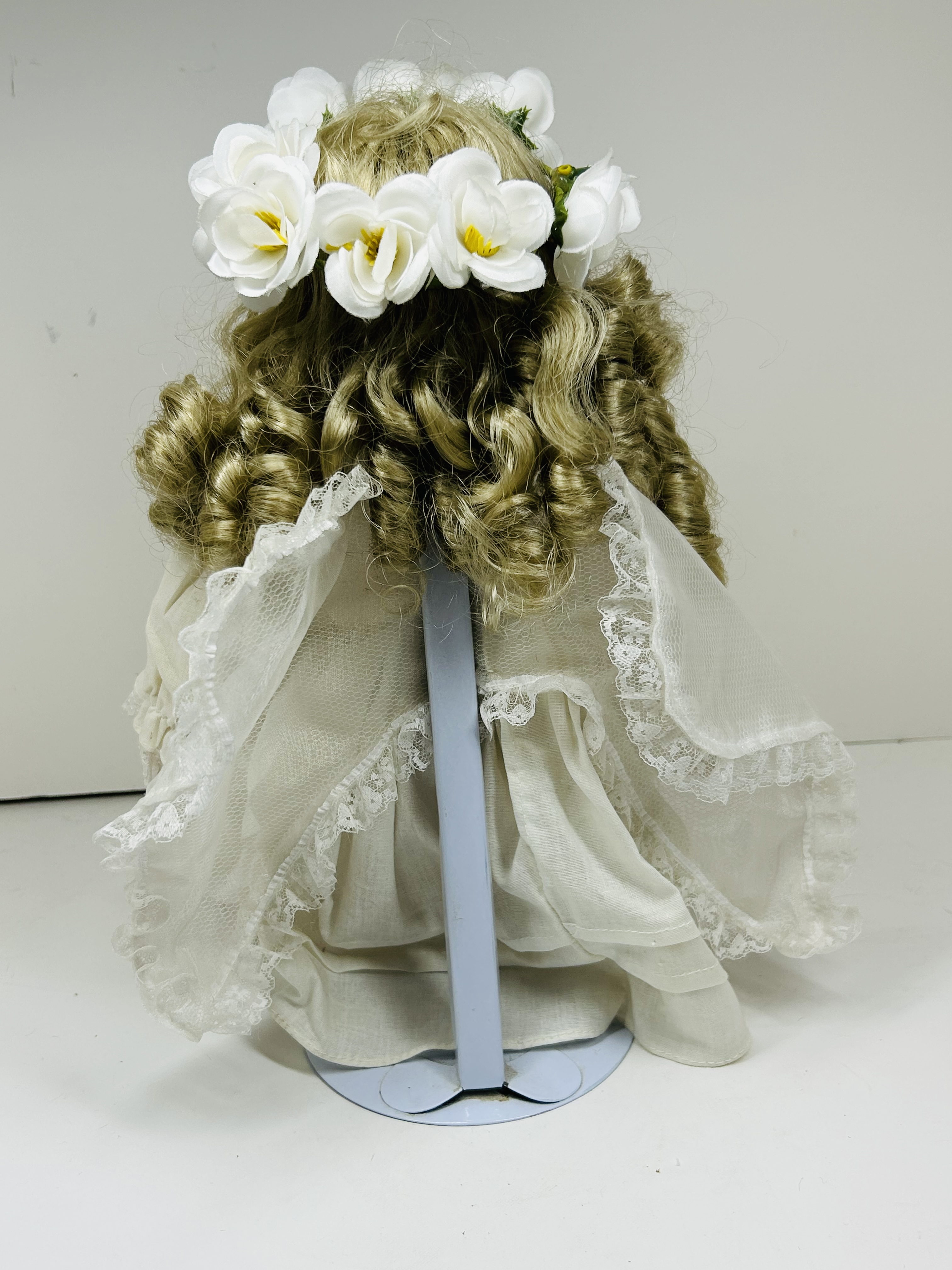 COLLECTIBLE PORCELAIN ANGEL DOLL, LATE 20TH CENTURY