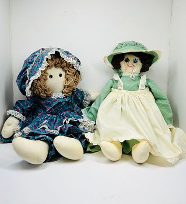 PAIR PRAIRIE STYLE CLOTH DOLLS, CIRCA 1980. Pair of vintage cloth dolls in coordinated prairie 