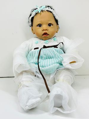 ASHTON-DRAKE GALLERIES VINYL ALICIA DOLL. Ashton-Drake Galleries Alicia baby doll designed by 