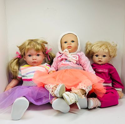MIDDLETON, ASHTON-DRAKE, BERENGUER VINYL DOLLS, 2000. A trio of vinyl and cloth-bodied dolls 