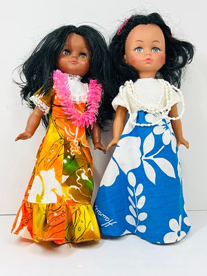 LANAKILA AND HONG KONG VINYL HAWAIIAN DOLLS, 1970S. Two vintage vinyl Hawaiian souvenir dolls 