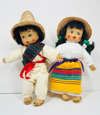 A PAIR OF MEXICAN SOUVENIR DOLLS, C. 1960. A pair of Mexican souvenir folk dolls featuring vinyl 