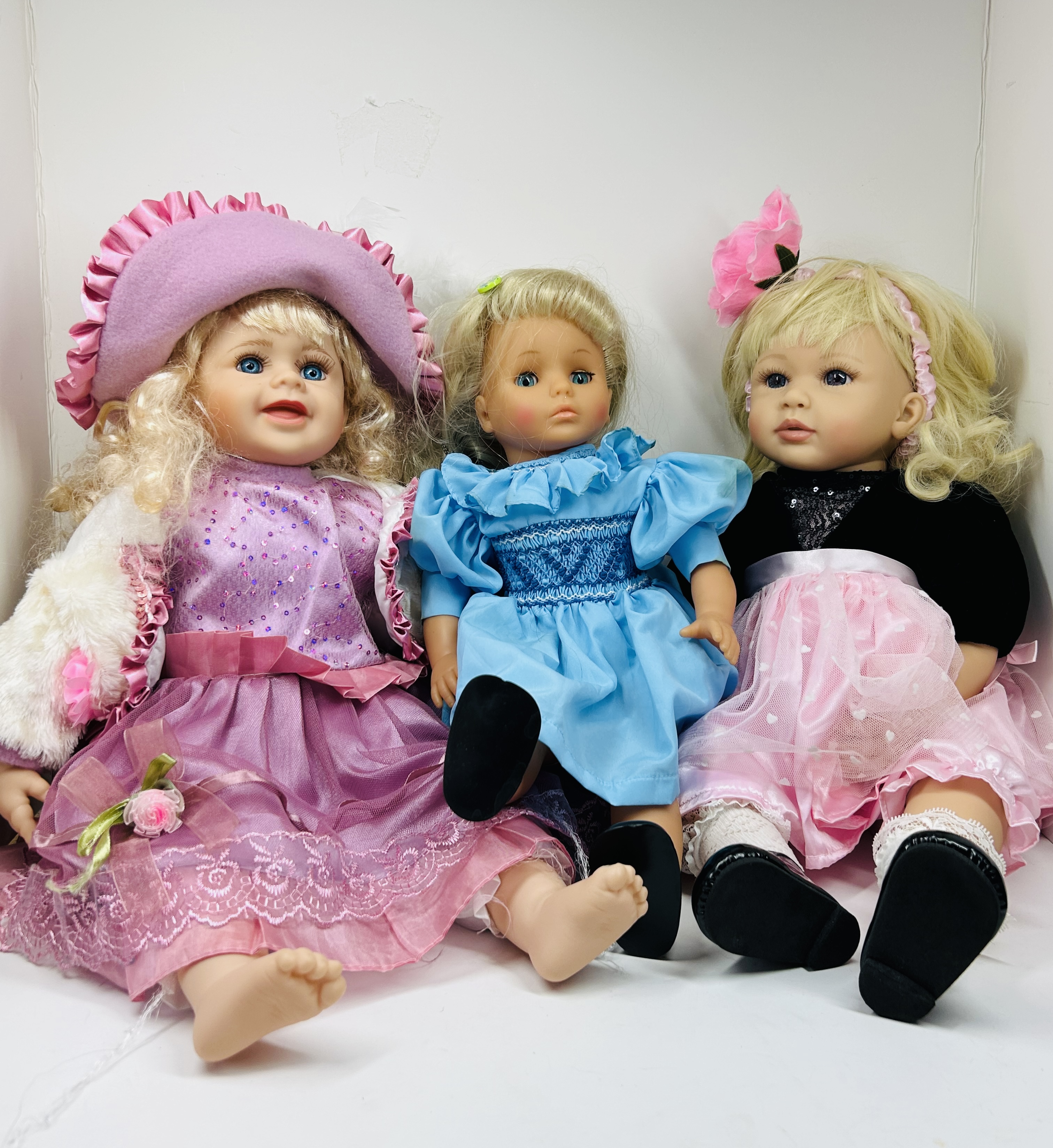 KINNEX AND ASSORTED DOLLS MODERN