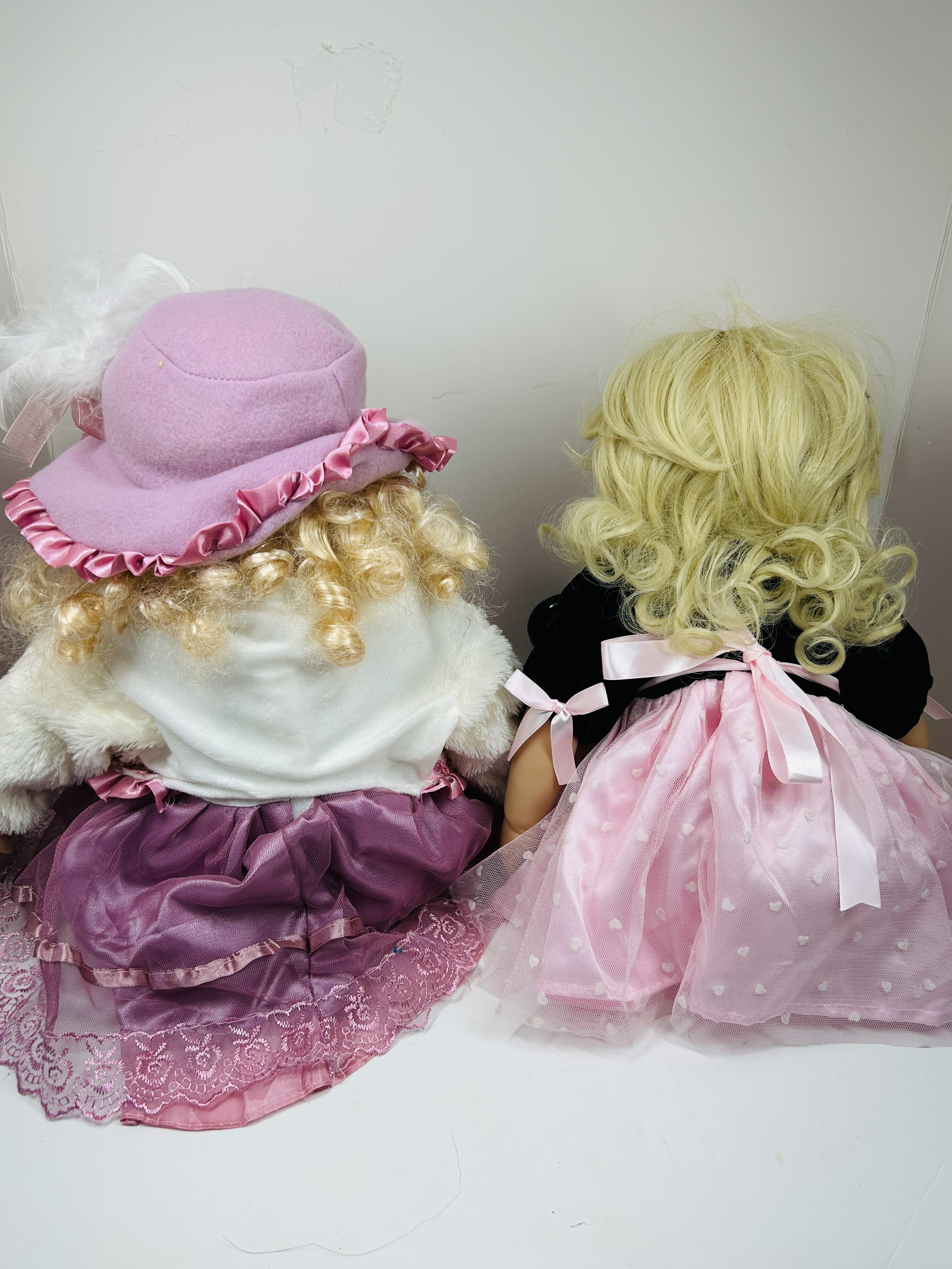 KINNEX AND ASSORTED DOLLS MODERN
