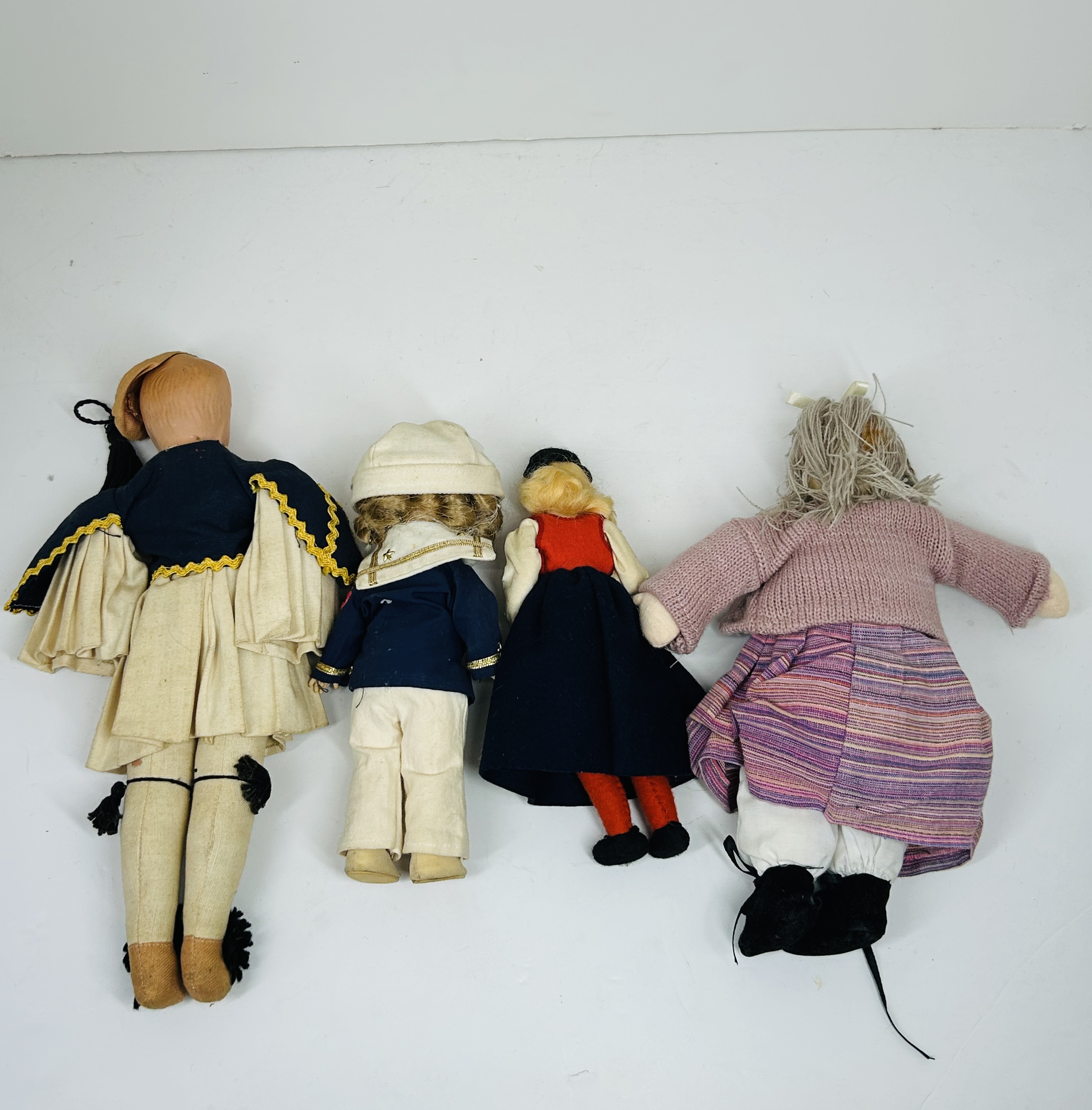 IDEAL TOY AND FOLK DOLLS, 1982