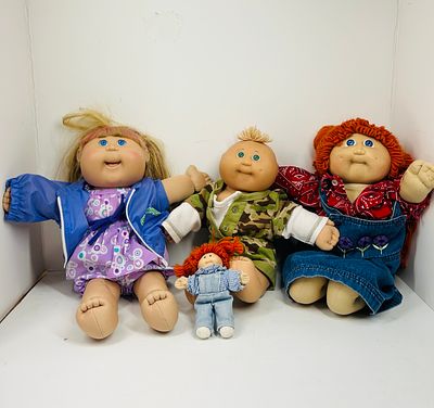 COLECO CABBAGE PATCH KIDS DOLL COLLECTION, 1982-2004. A collection of Cabbage Patch Kids dolls 