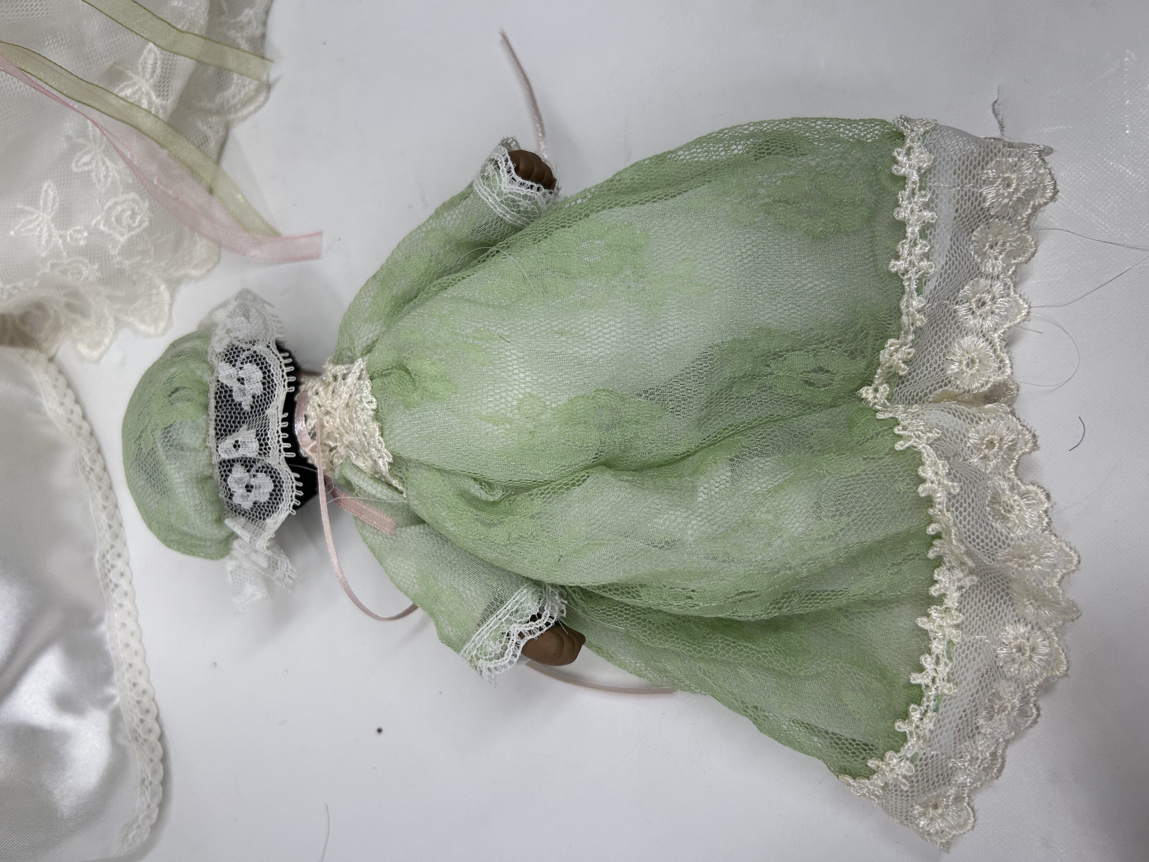 PARADISE GALLERIES PORCELAIN DOLLS, CIRCA 2000