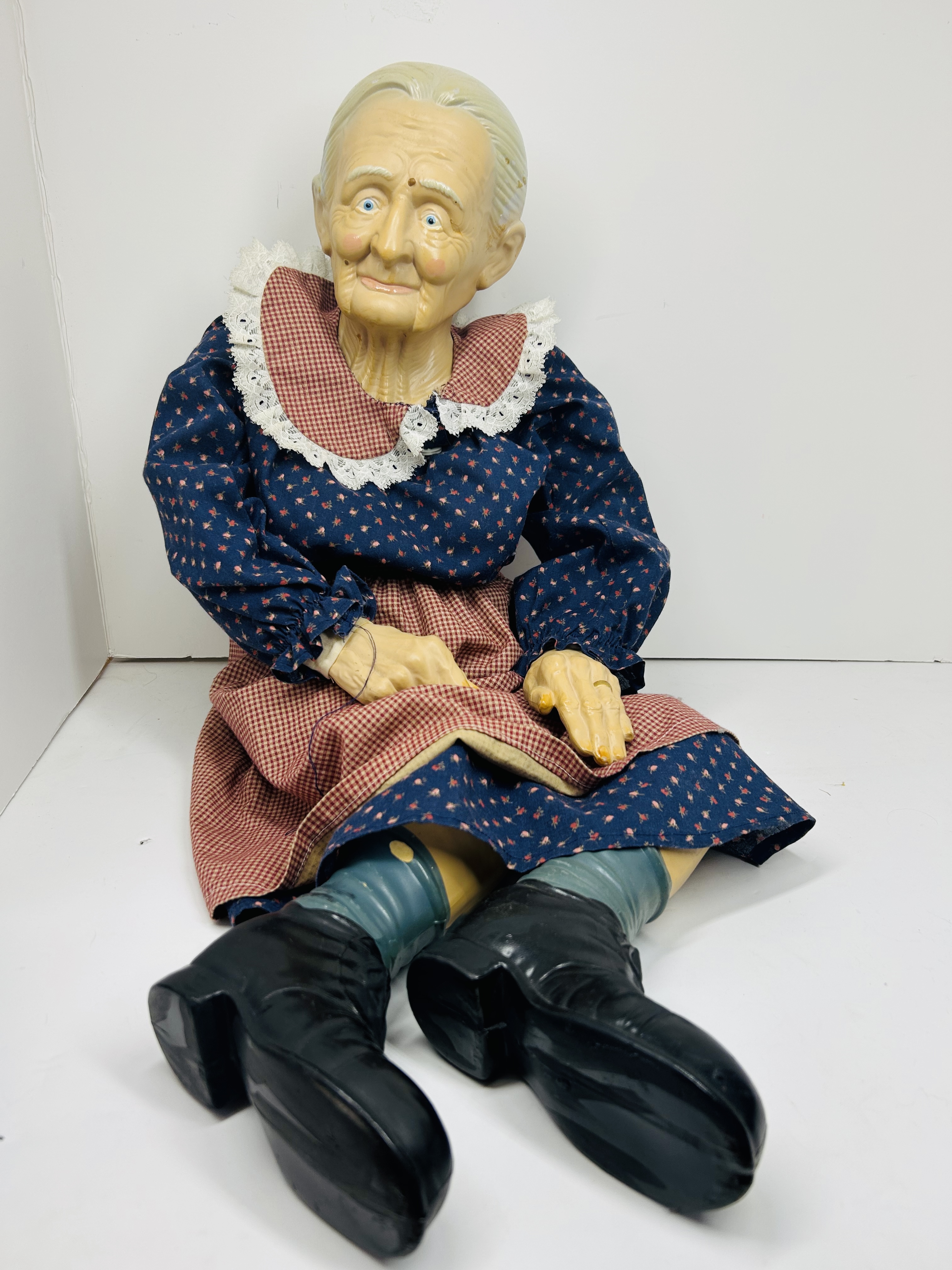 WILLIAM WALLACE JR. GRANDMA DOLL, LATE 20TH CENTURY