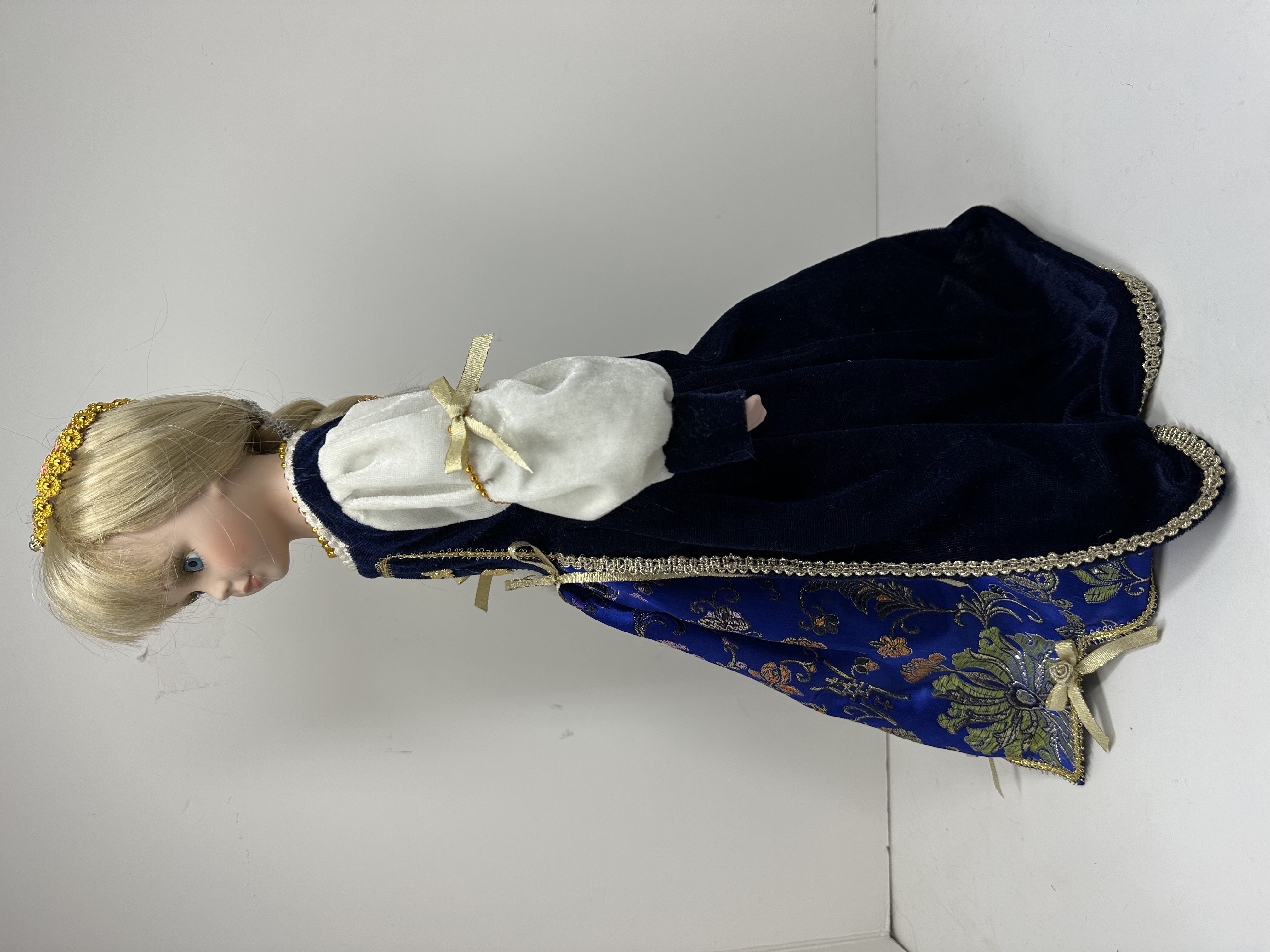 RENAISSANCE STYLE COLLECTOR DOLL