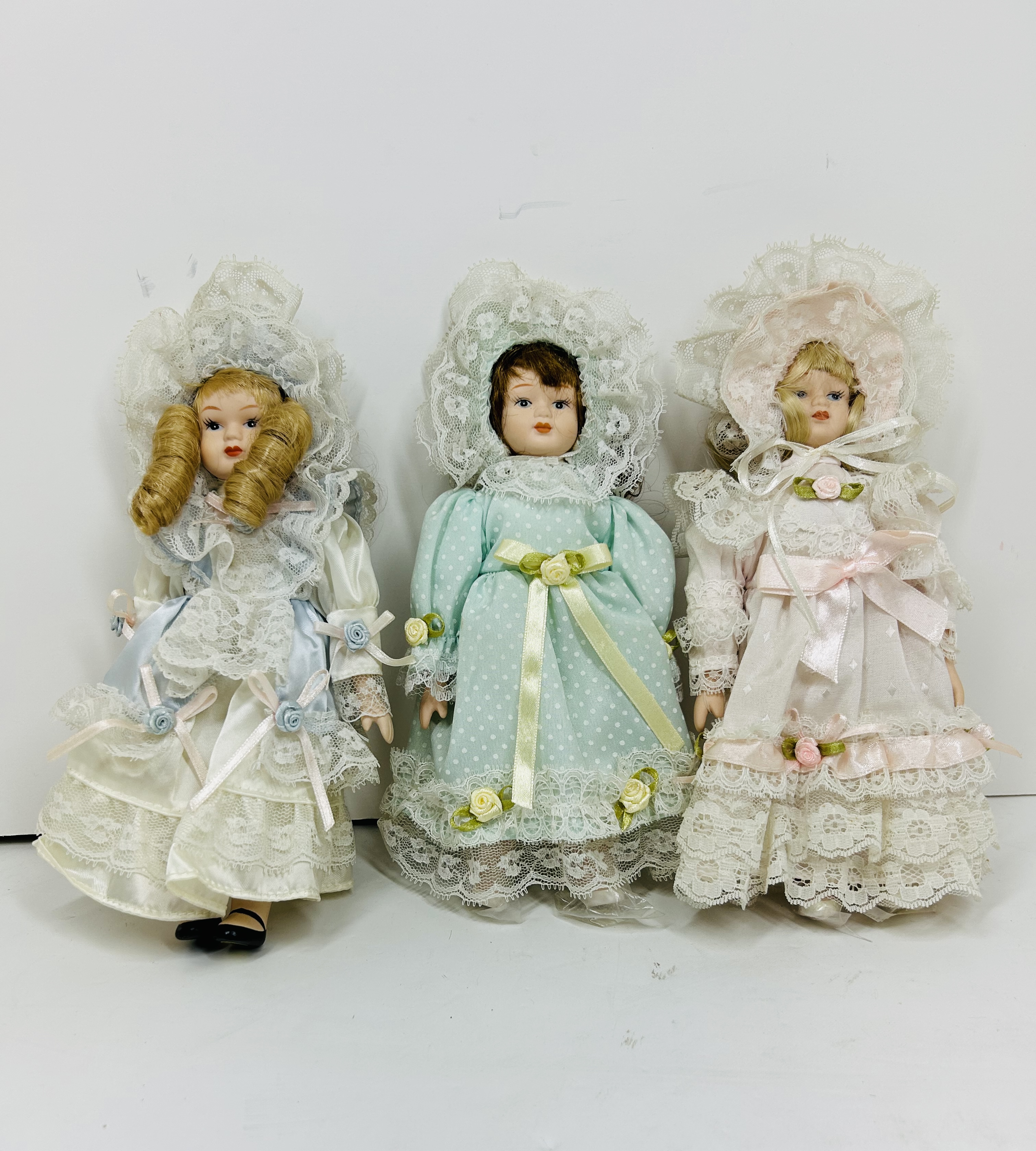 CONTEMPORARY CHINESE VICTORIAN STYLE DOLLS