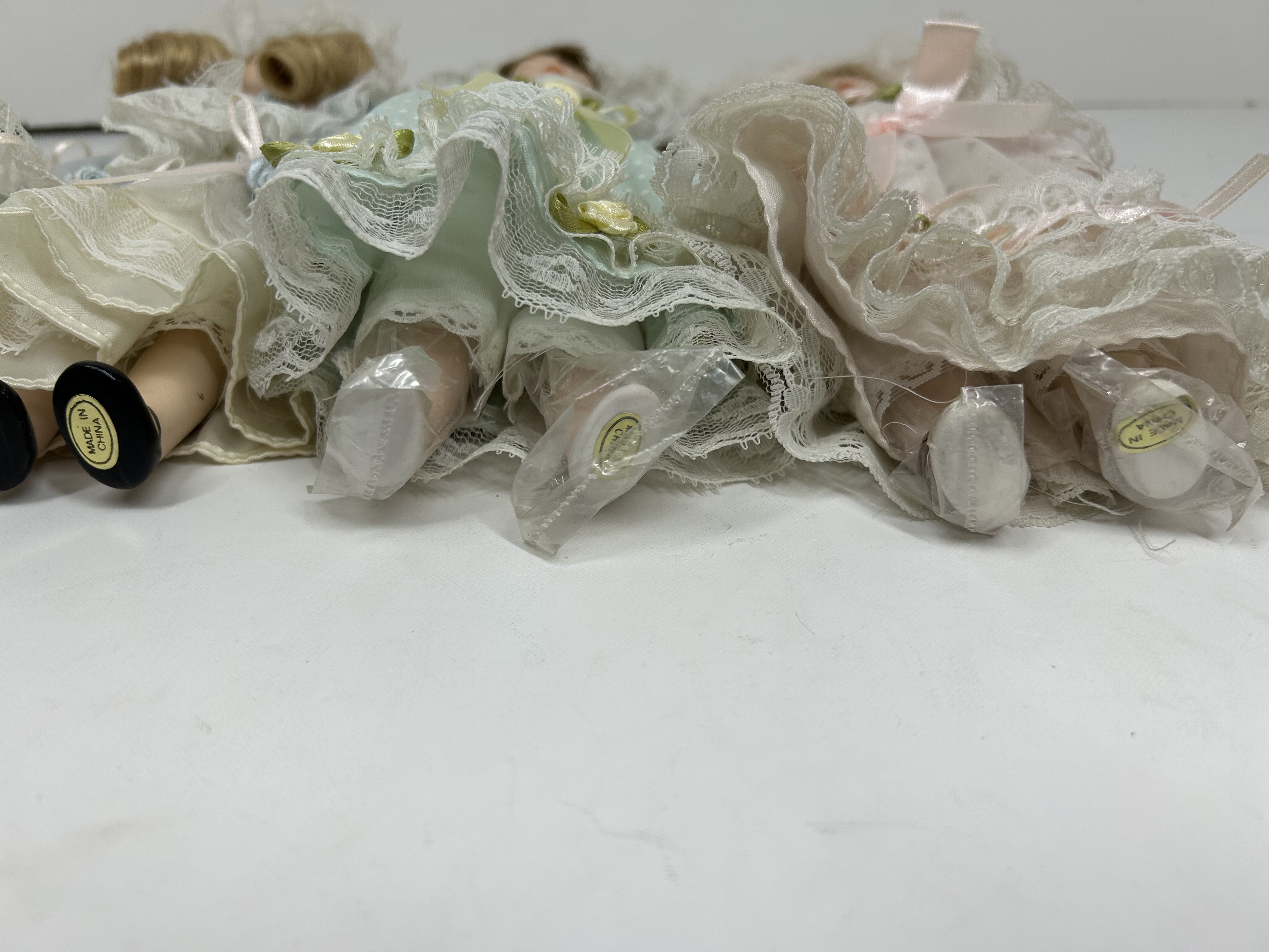 CONTEMPORARY CHINESE VICTORIAN STYLE DOLLS