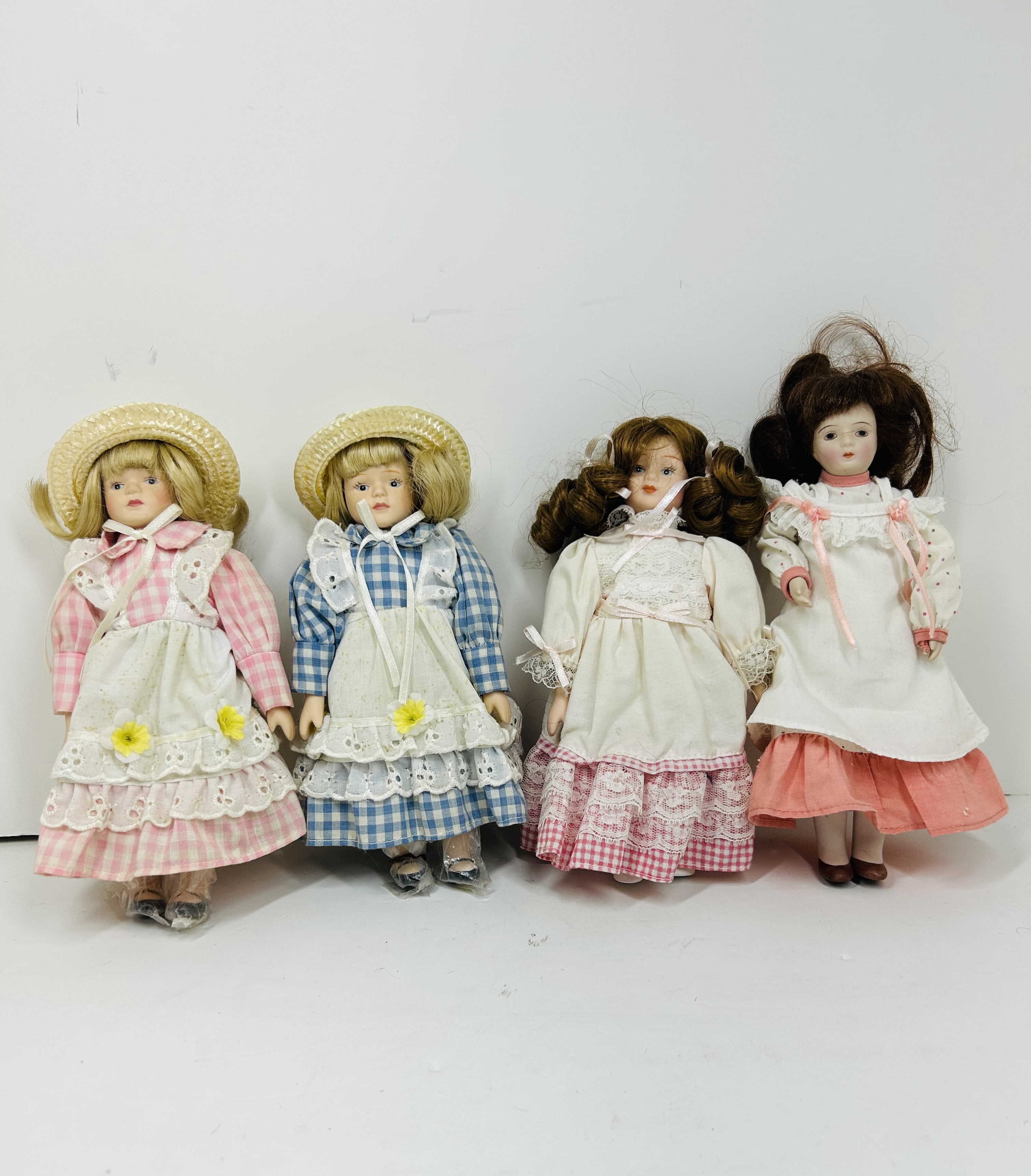 CHINESE PORCELAIN COLLECTOR DOLLS, LATE 20TH CENTURY