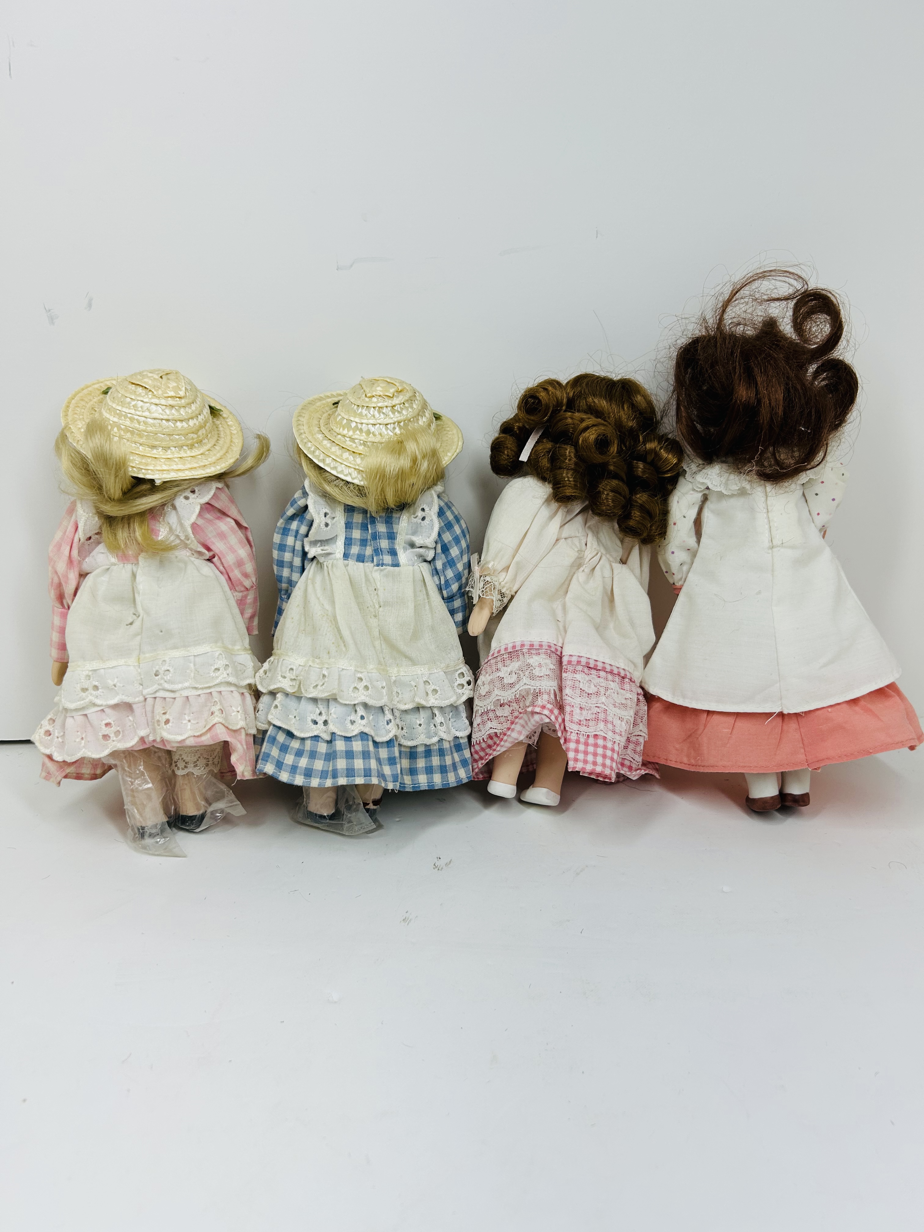 CHINESE PORCELAIN COLLECTOR DOLLS, LATE 20TH CENTURY