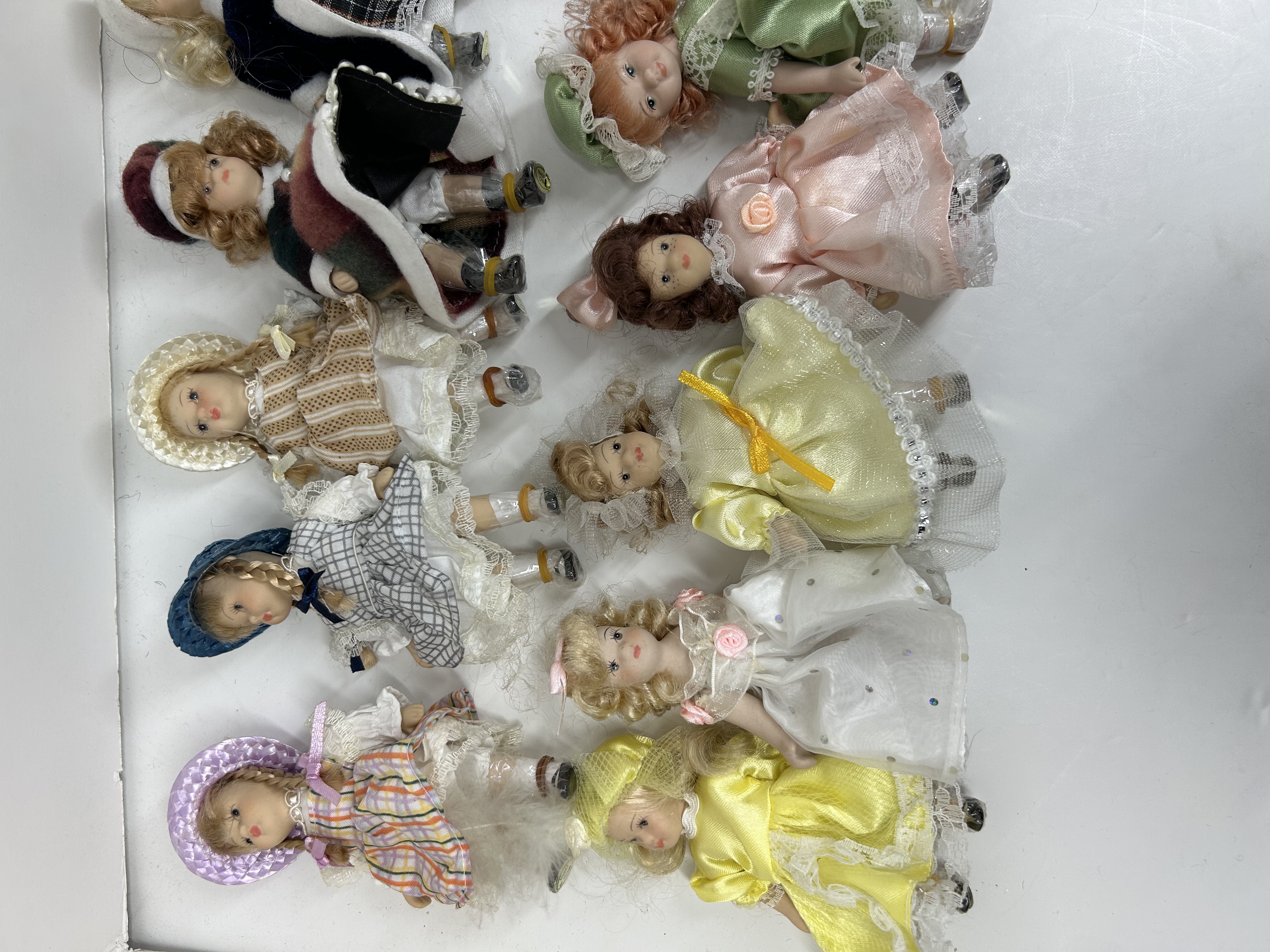 SEVENTEEN PORCELAIN COLLECTOR DOLLS, CIRCA 1990