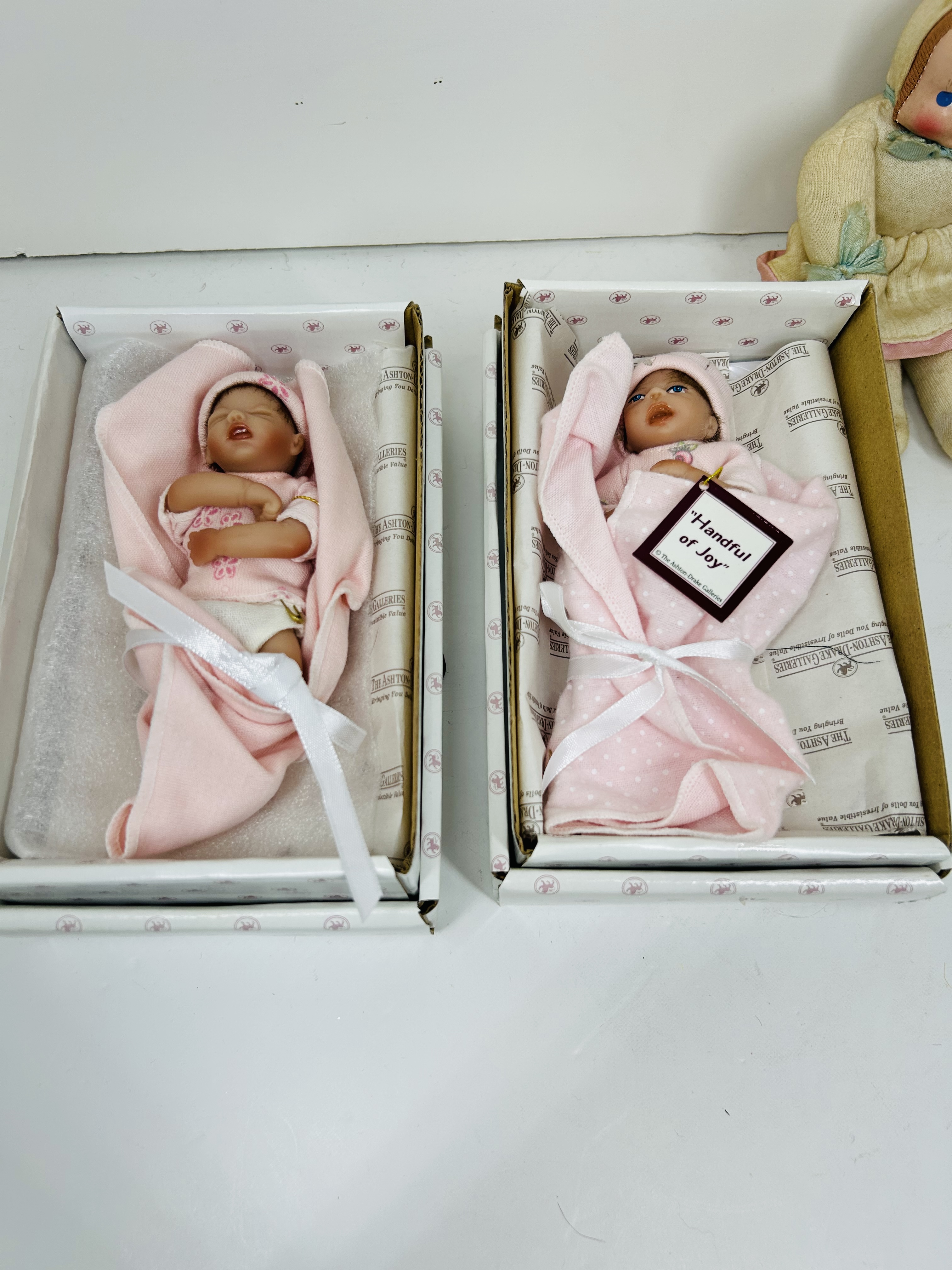 ASHTON-DRAKE AND VINTAGE DOLLS, 20TH/21ST CENTURY