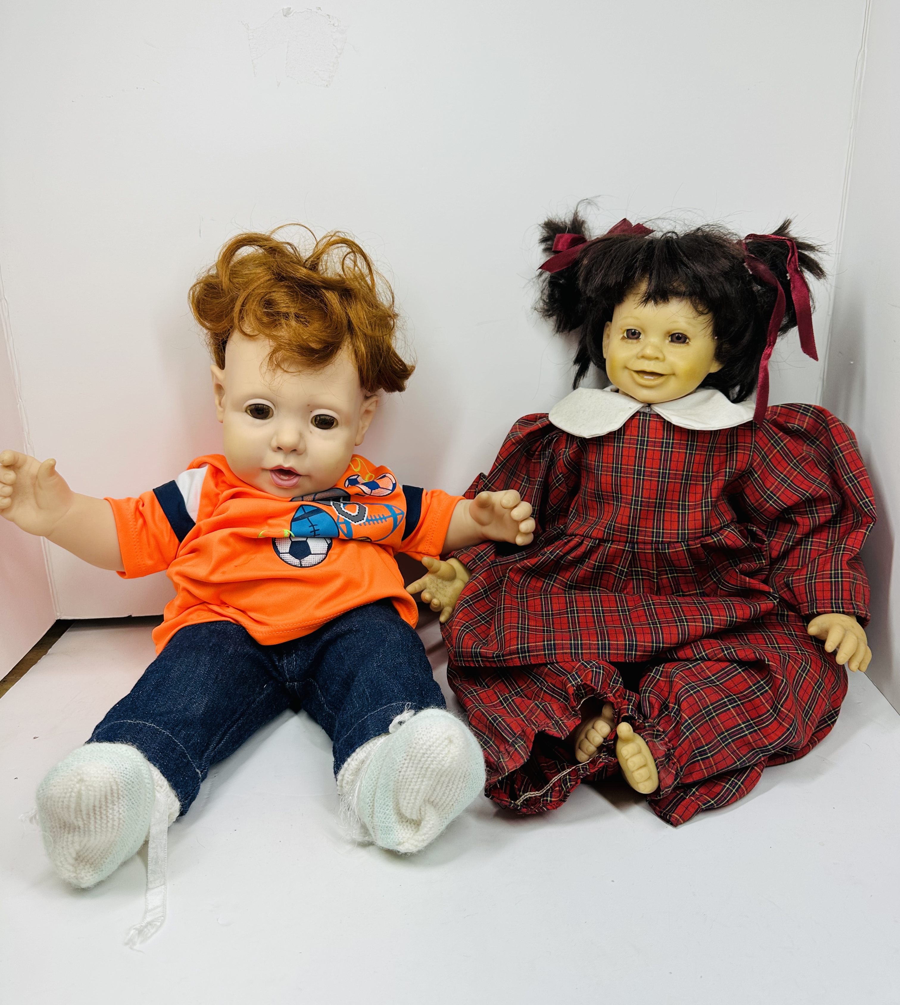 SIX ASHTON-DRAKE AND VINYL DOLLS, MODERN
