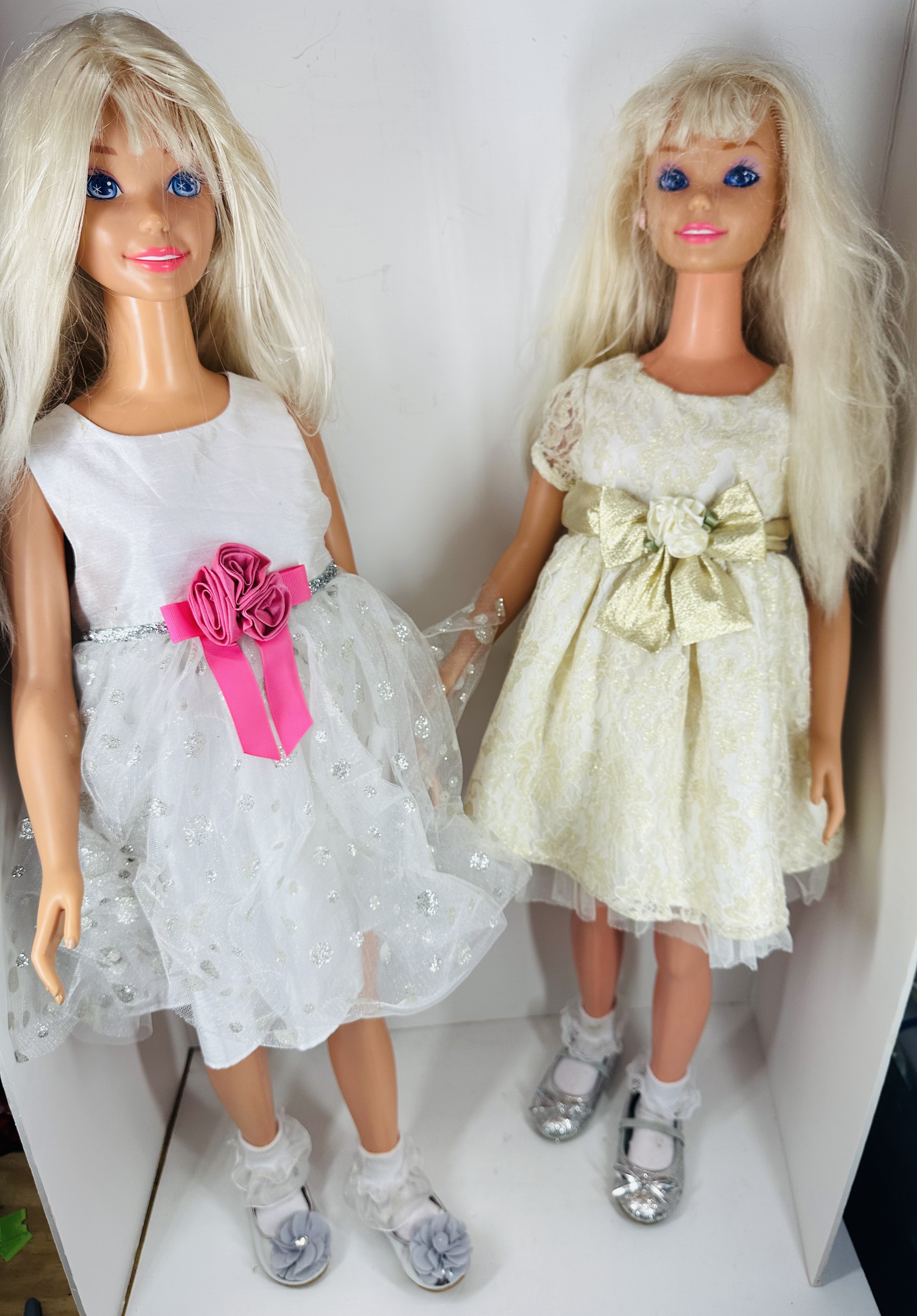 A PAIR OF MATTEL BARBIE DOLLS CIRCA 1992