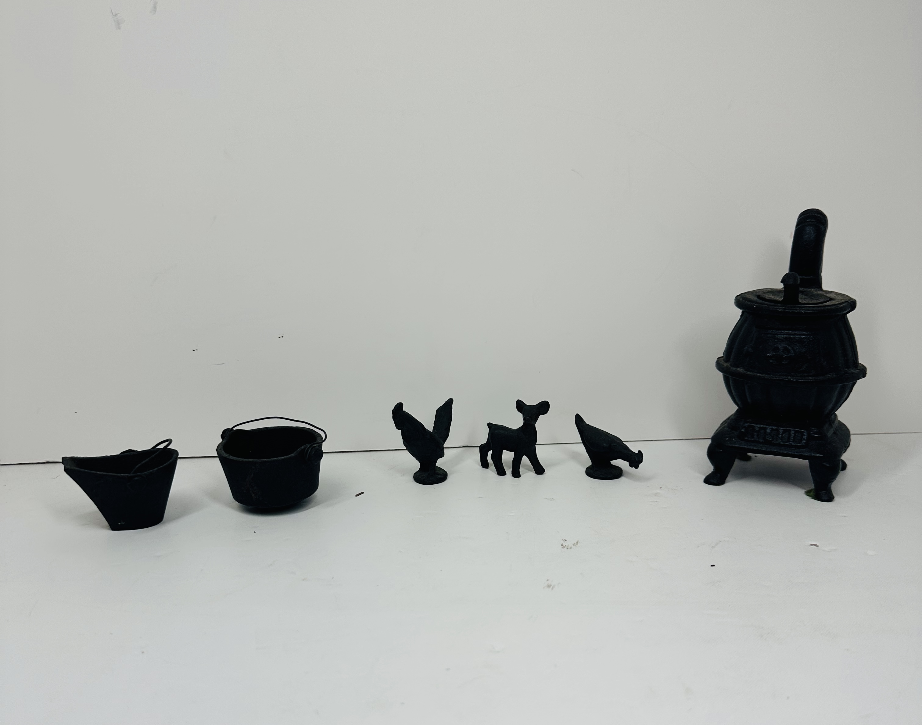MIDGET SIX-PIECE MINIATURE COLLECTION, CIRCA 1900