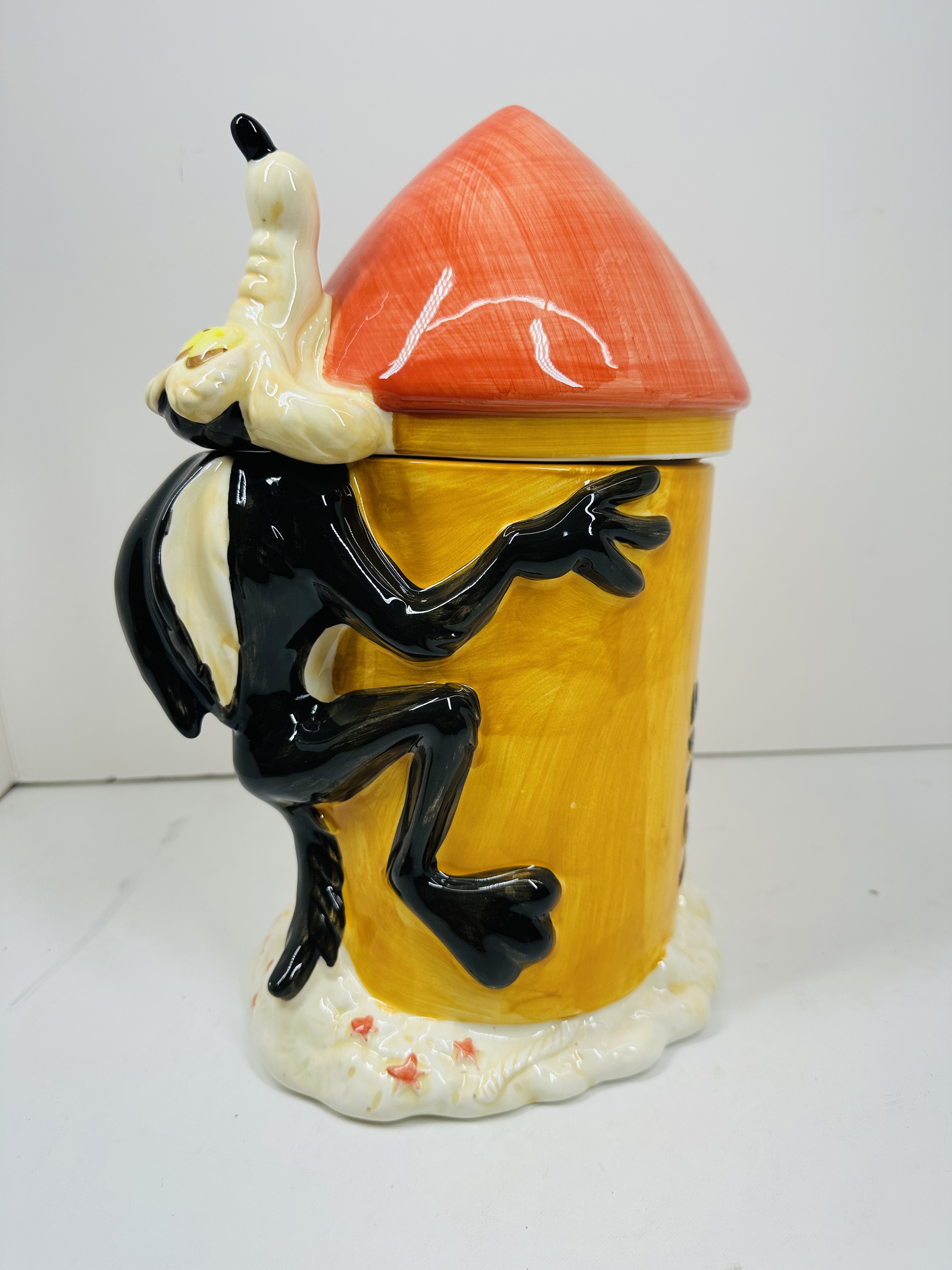 WARNER BROS CERAMIC COYOTE JAR