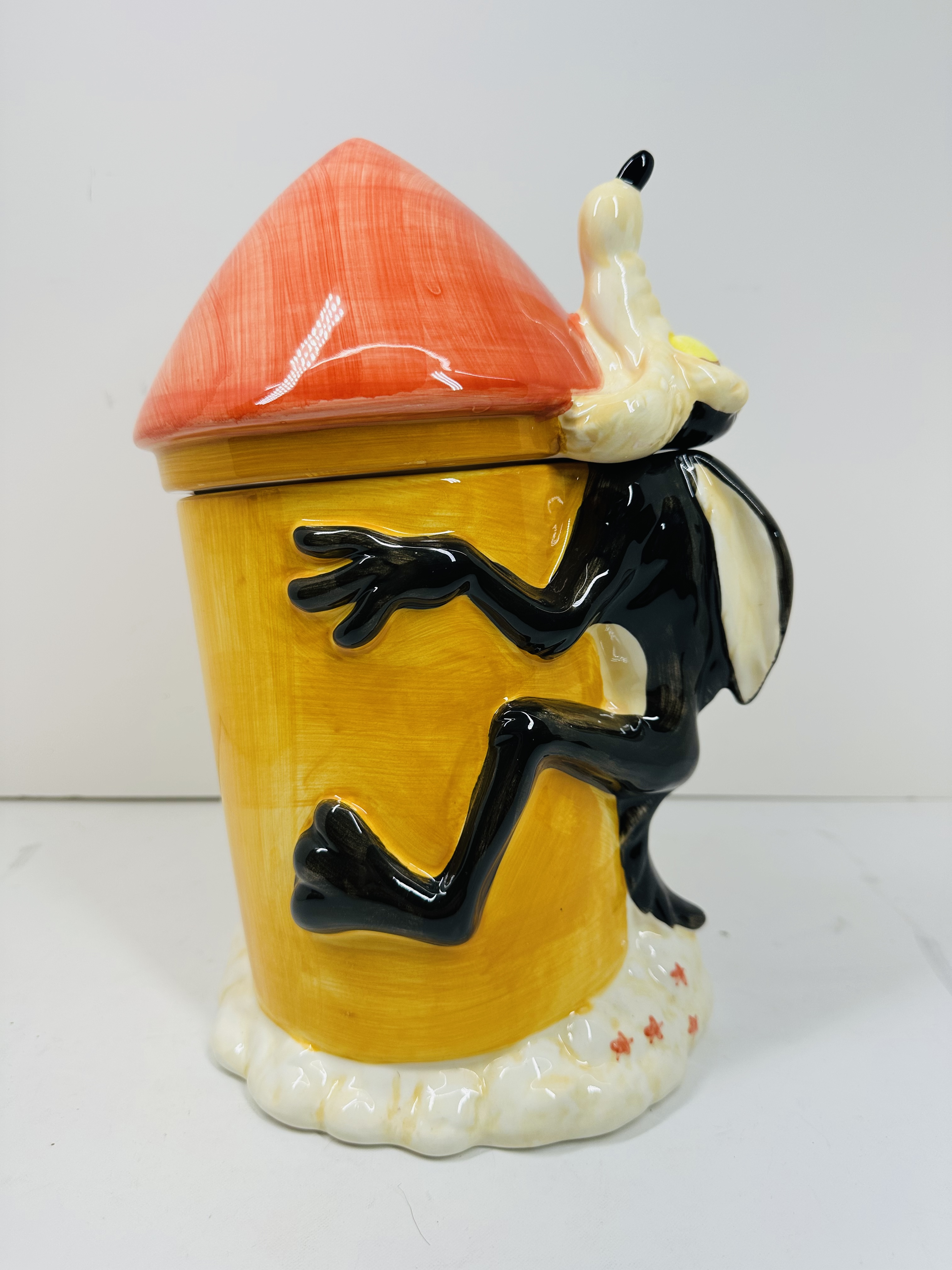 WARNER BROS CERAMIC COYOTE JAR