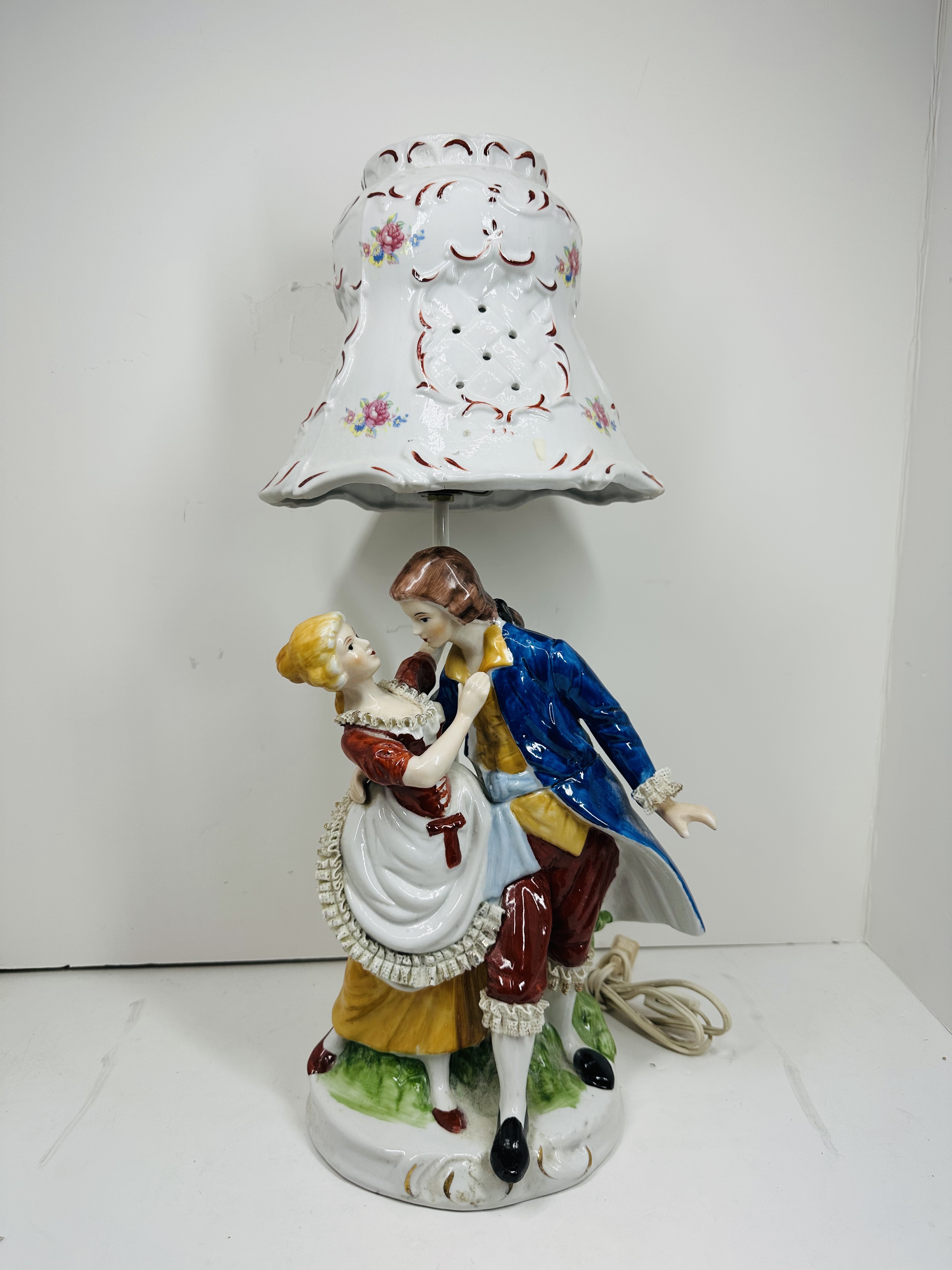 PORCELAIN FIGURAL COURTING COUPLE LAMP, MID-20TH CENTURY