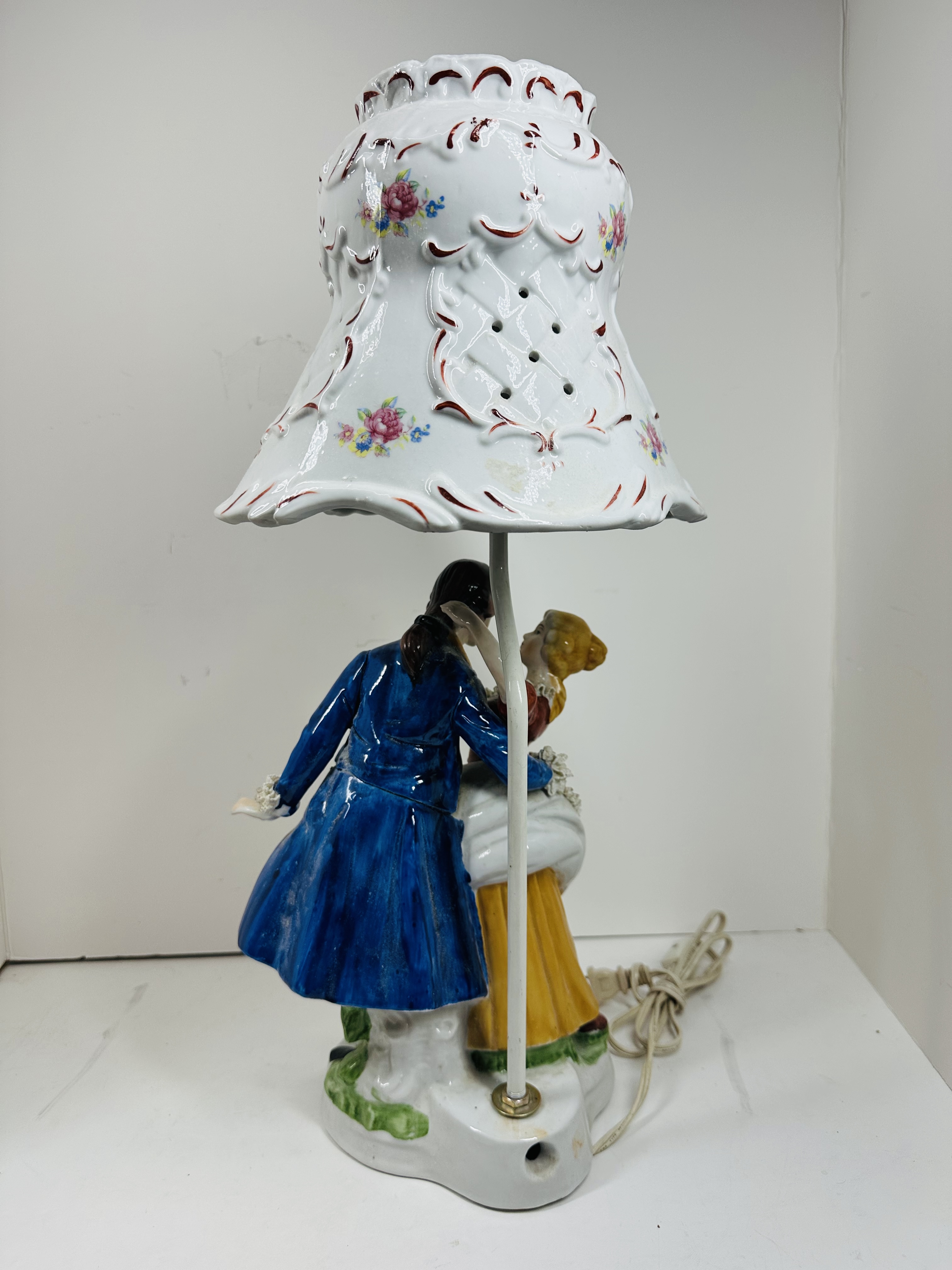 PORCELAIN FIGURAL COURTING COUPLE LAMP, MID-20TH CENTURY