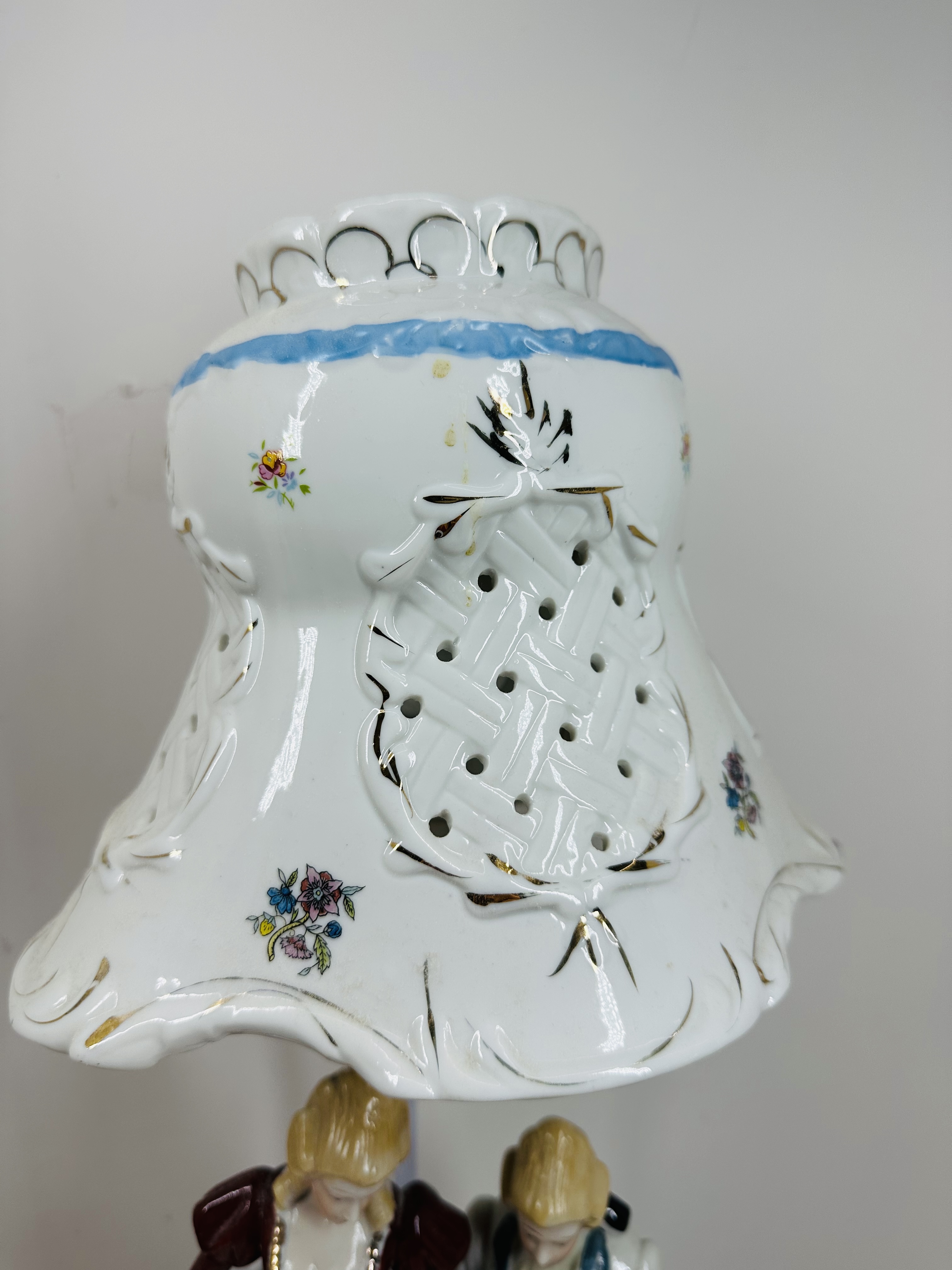 PORCELAIN FIGURAL COUPLE LAMP, MID-CENTURY