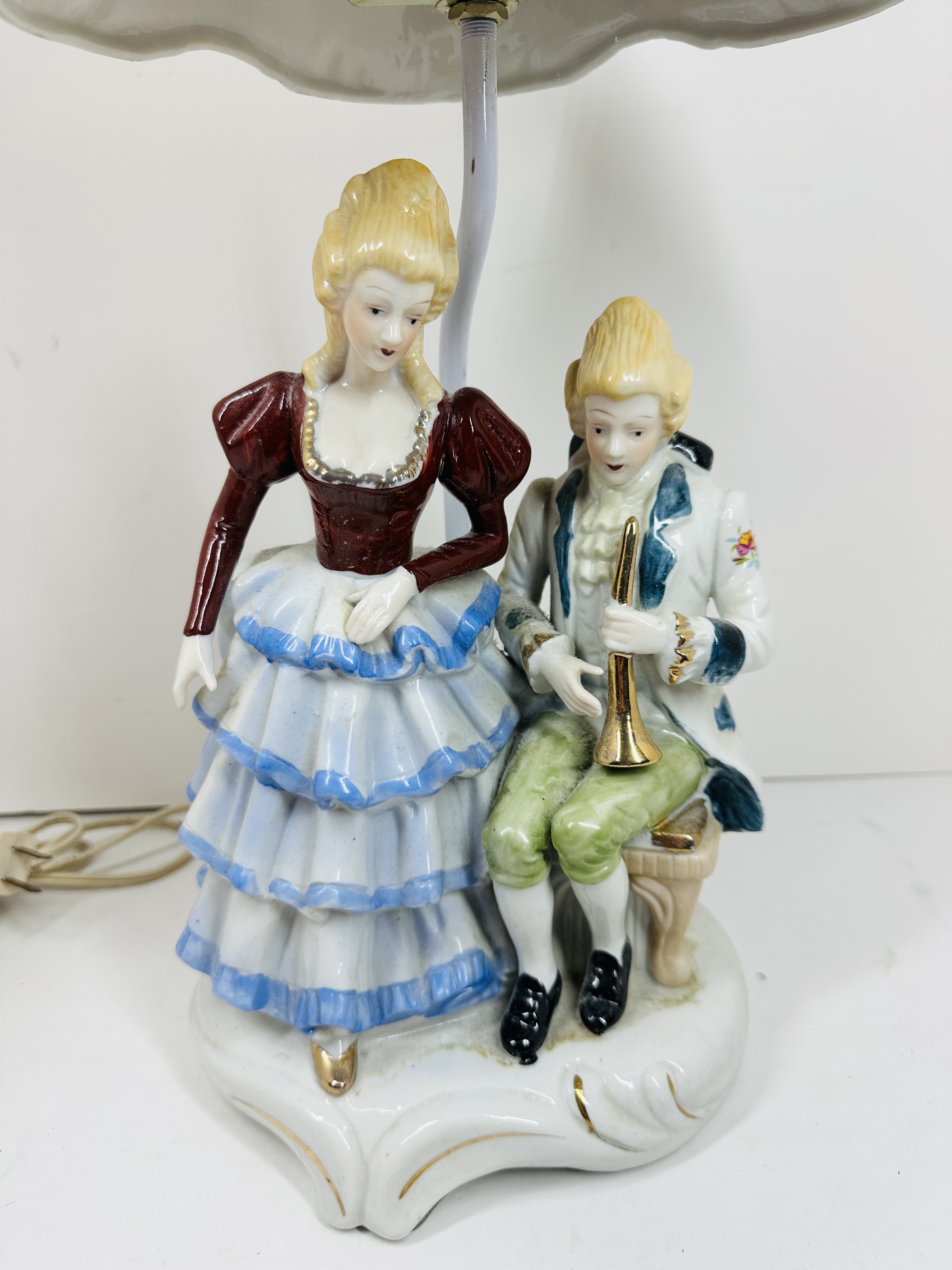 PORCELAIN FIGURAL COUPLE LAMP, MID-CENTURY
