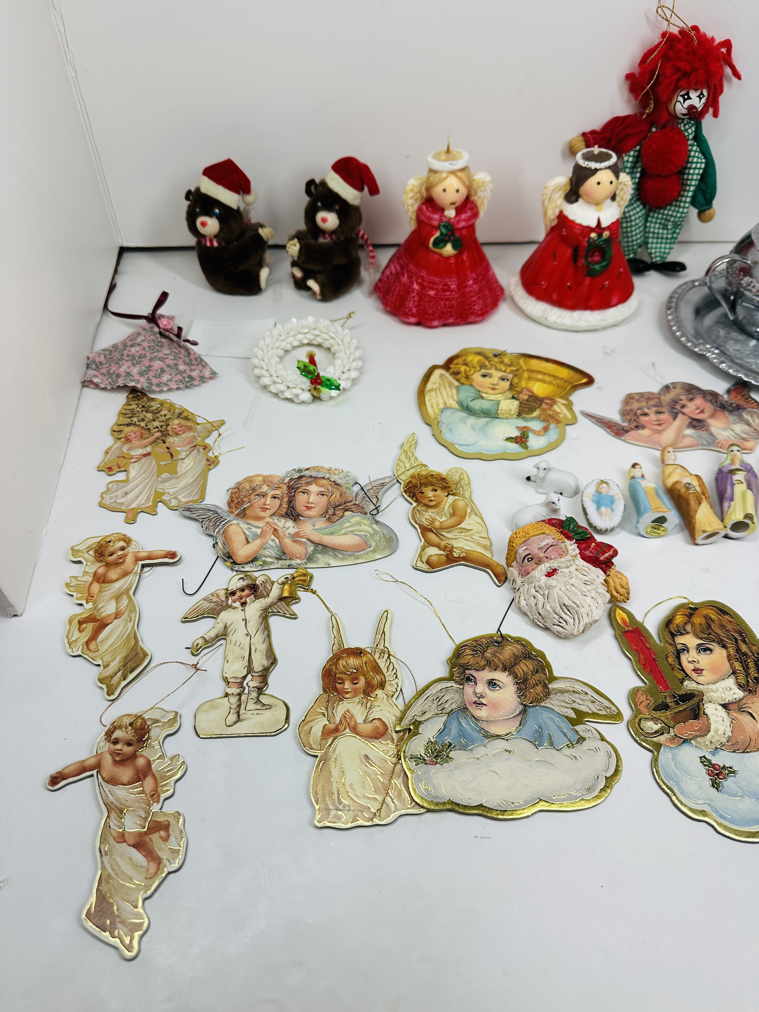 IRWINWARE AND COMMODORE HOLIDAY COLLECTION