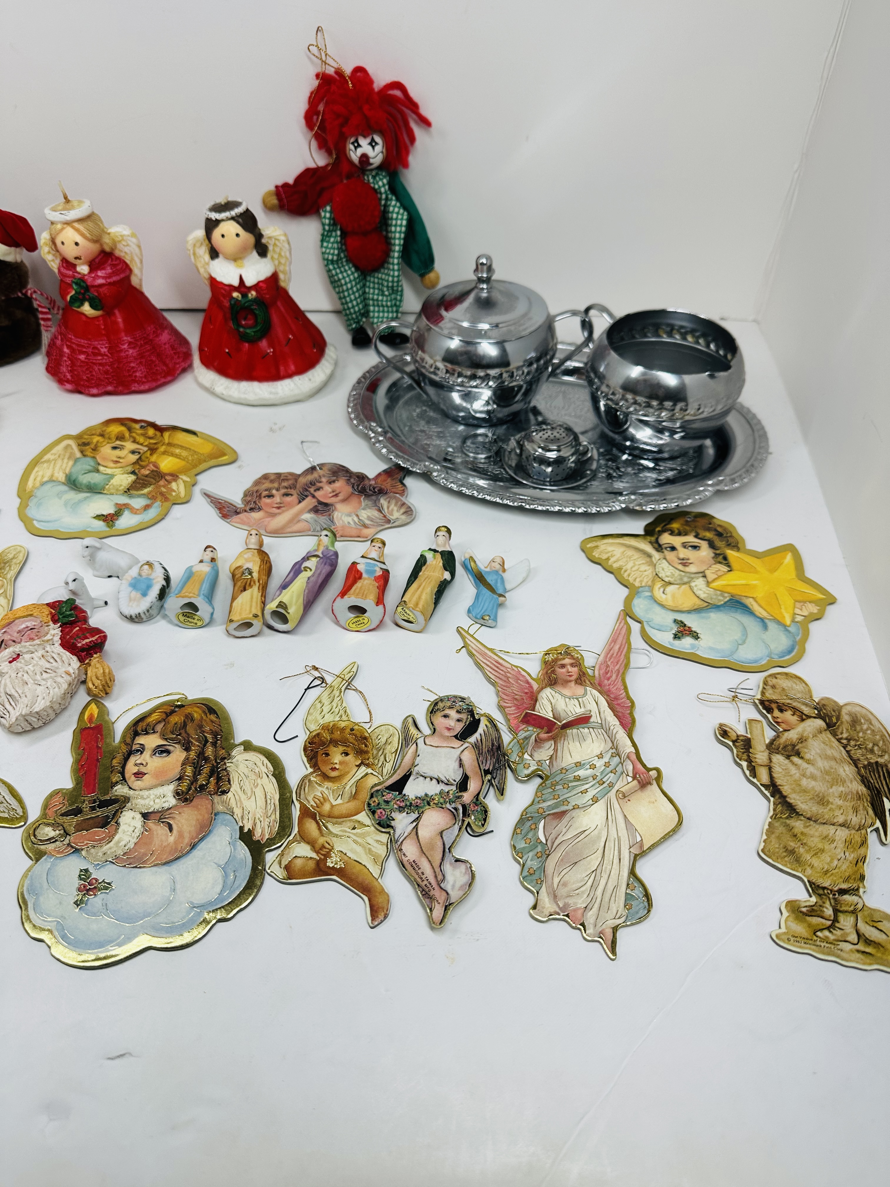 IRWINWARE AND COMMODORE HOLIDAY COLLECTION