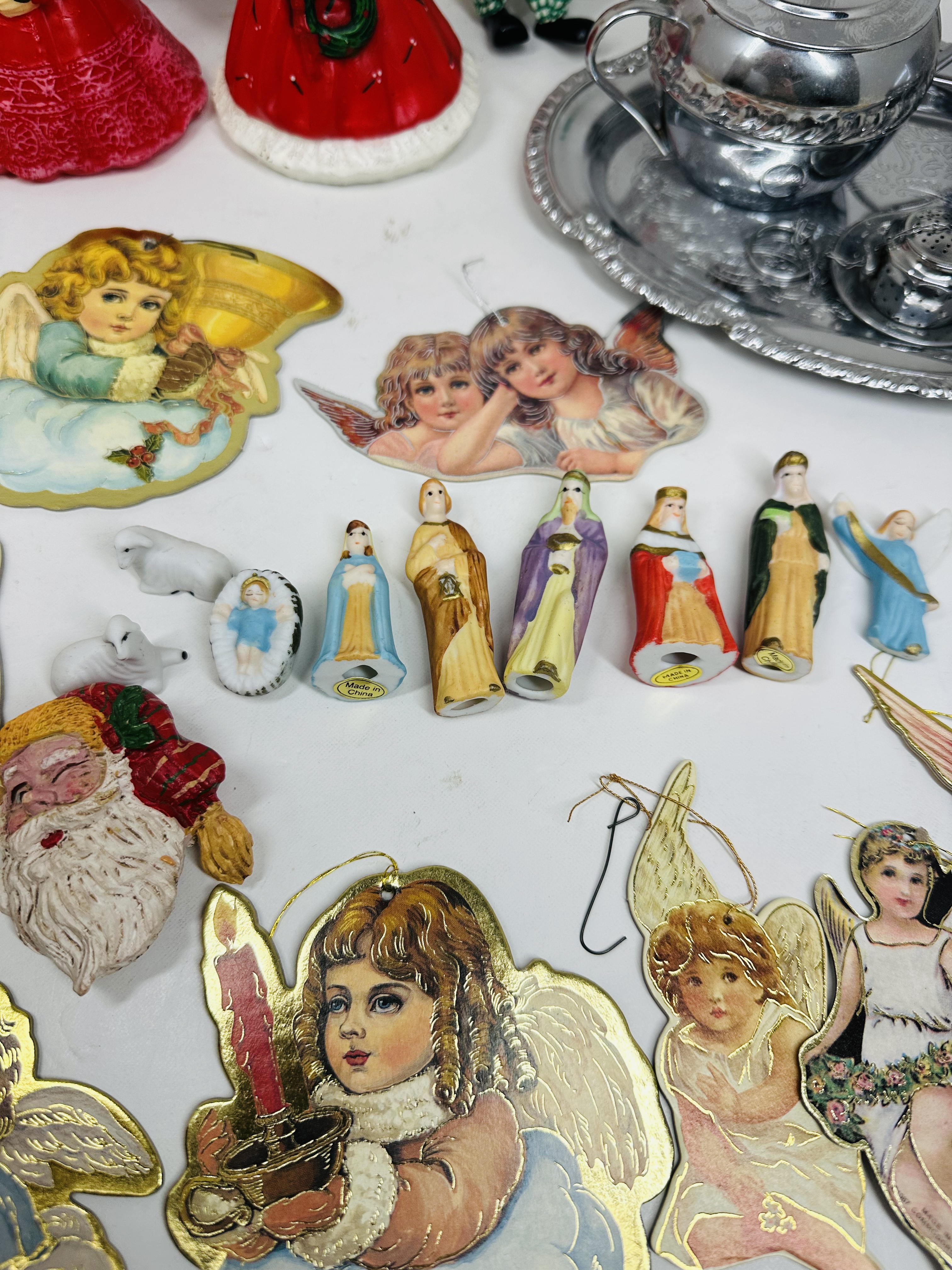 IRWINWARE AND COMMODORE HOLIDAY COLLECTION