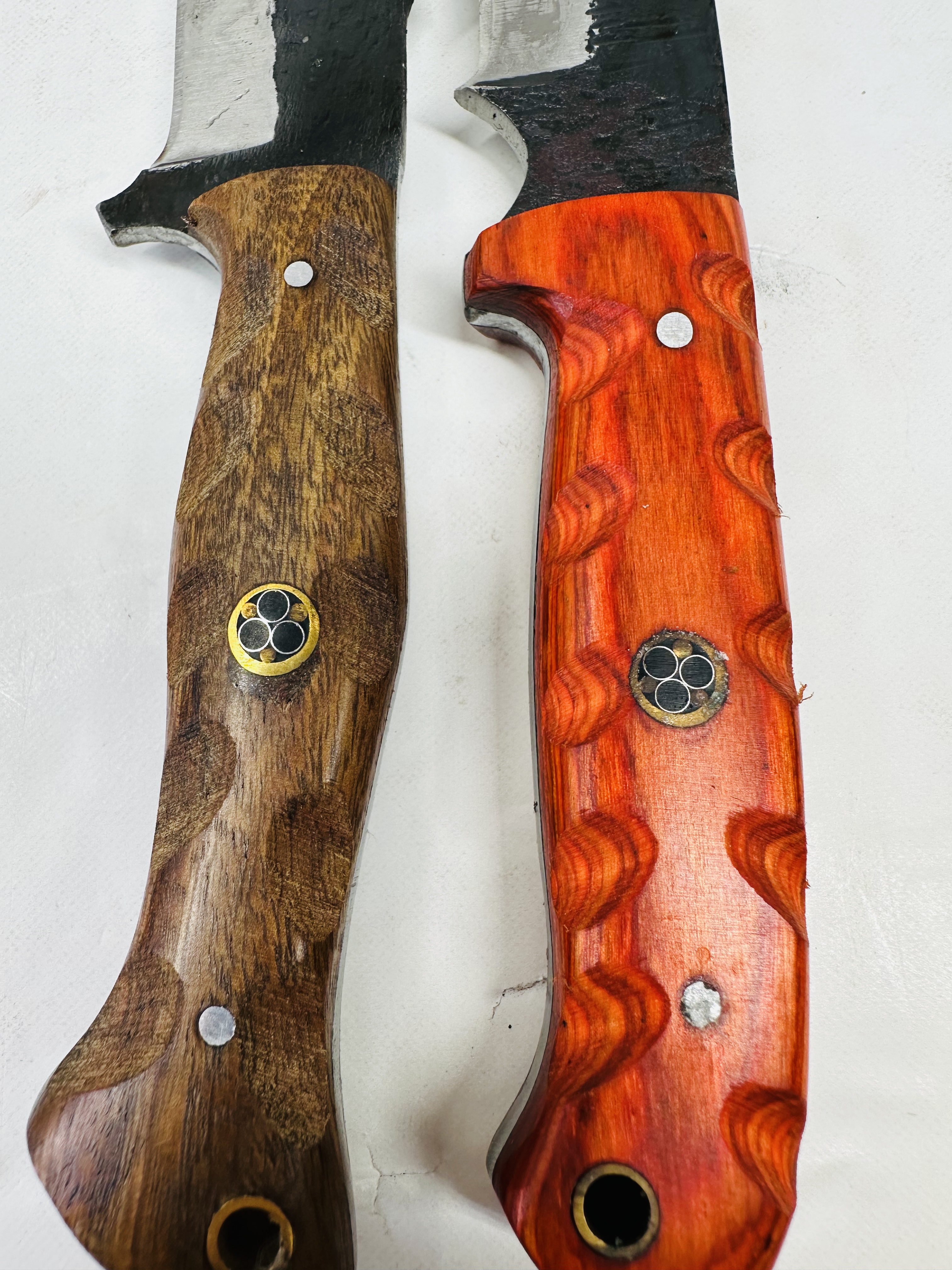 PAIR OF STEEL HUNTING KNIVES, MODERN