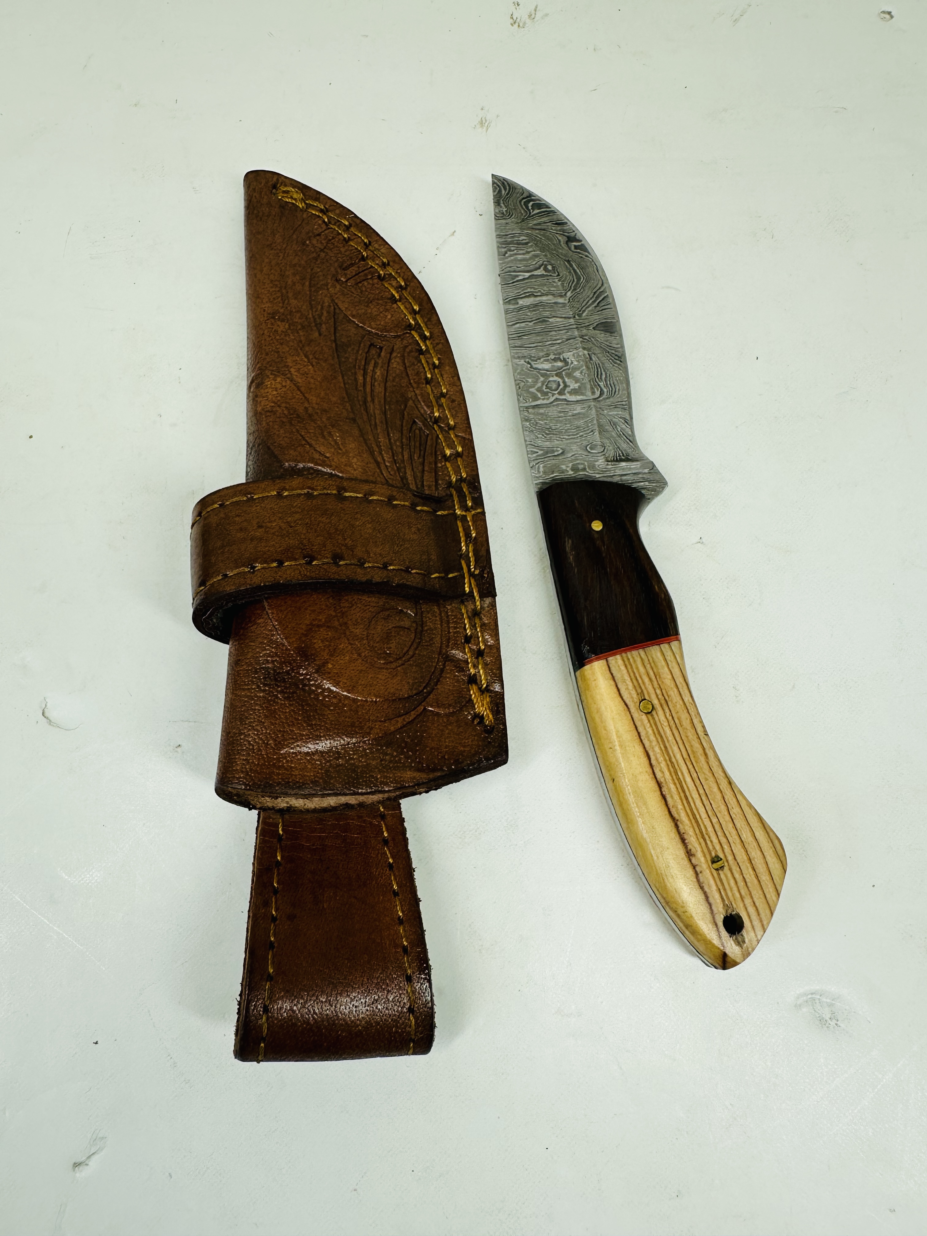 UNMARKED DAMASCUS HUNTING KNIFE, MODERN
